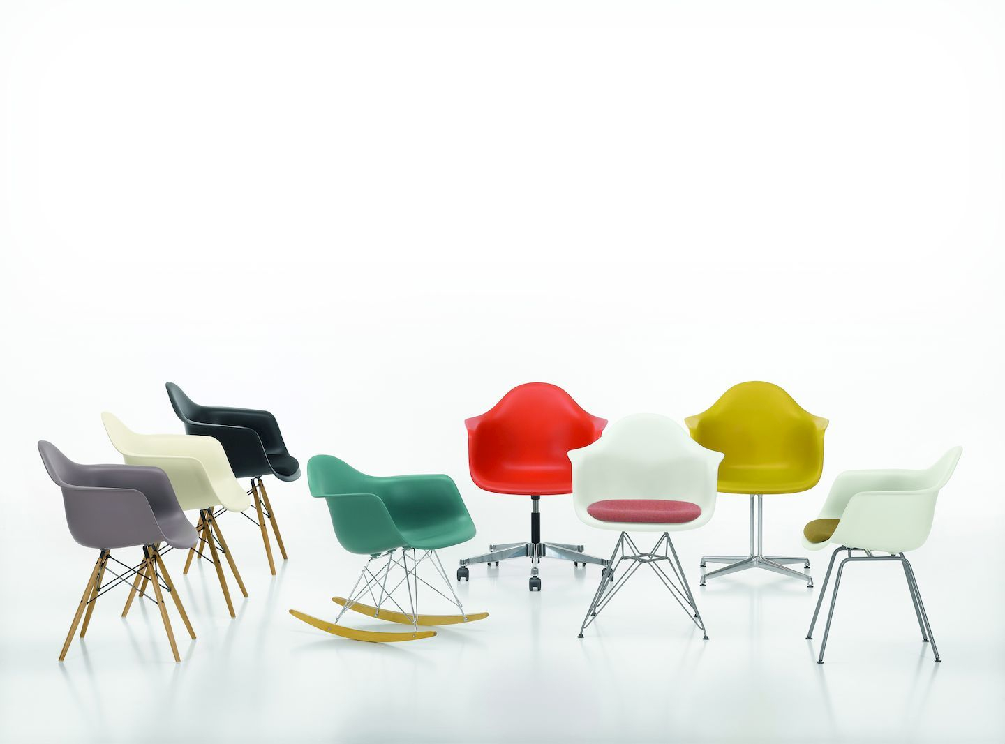 Eames Plastic Arm Chair DAL Chair Vitra