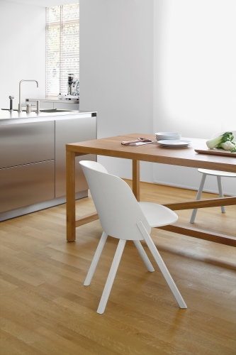 CH05 This Chair e15