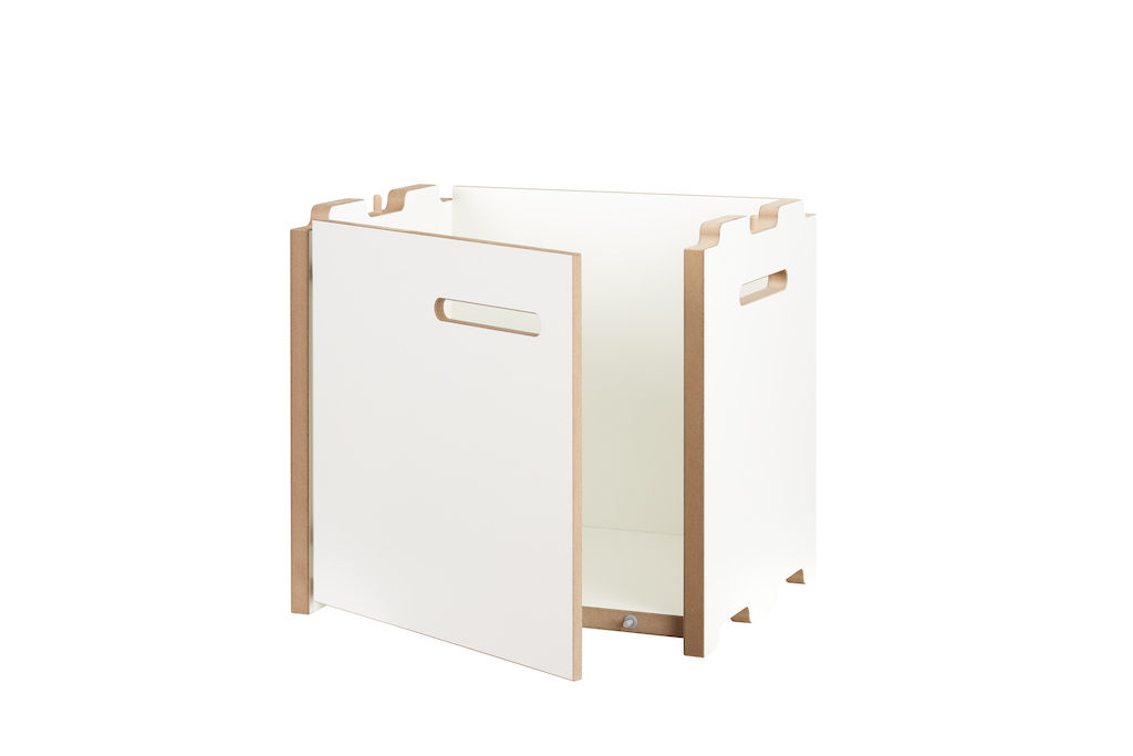 Tojo Halbstark Add-on Module with Door Left Shelf Series Tojo Tojo Halbstark Anbaumodul mit Tür links, weißes Regalmodul für flexible Stauraumlösungen im Kinderzimmer.
