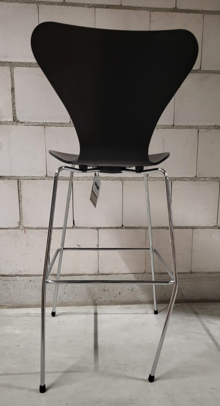 Seven bar stool 3197 Fritz Hansen MÄNGELEXEMPLAR