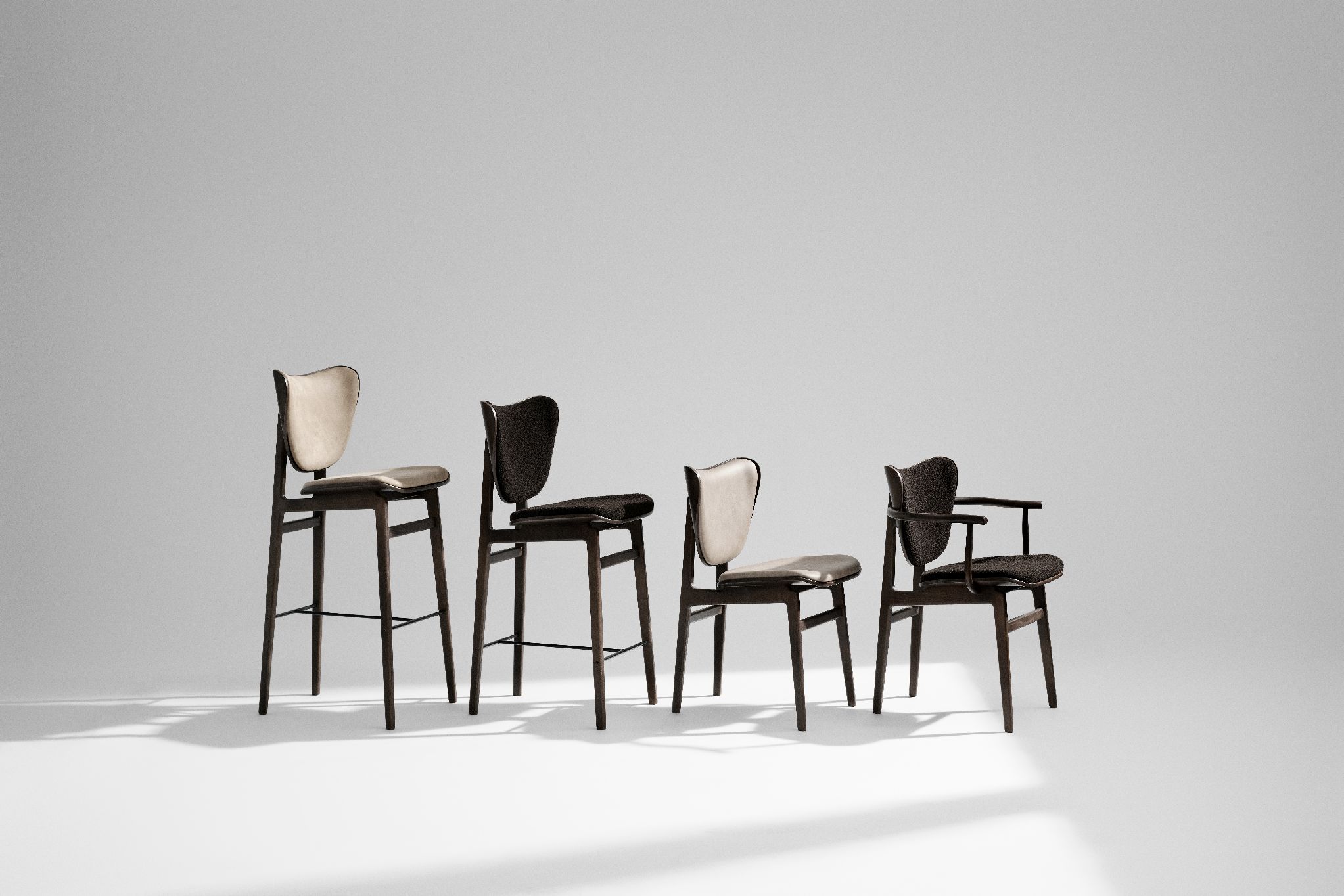 NORR11 Elephant Dining Armchair: Reihe von Holzstühlen und Barhockern in verschiedenen Ausführungen.