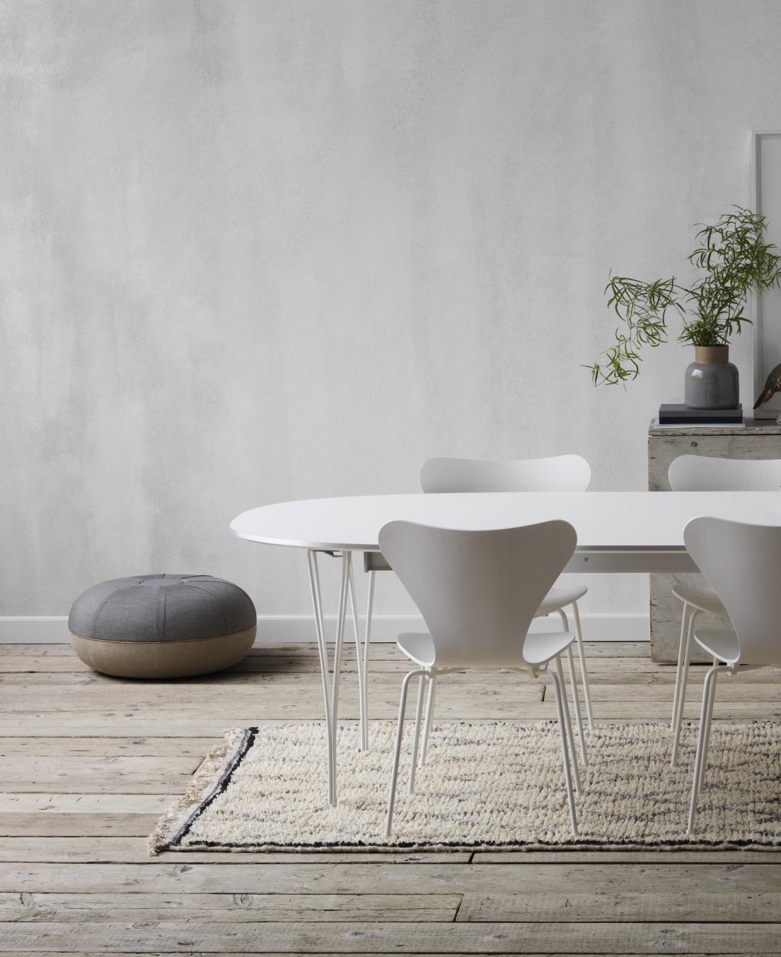 Table Series Super Elliptical extending Fritz Hansen
