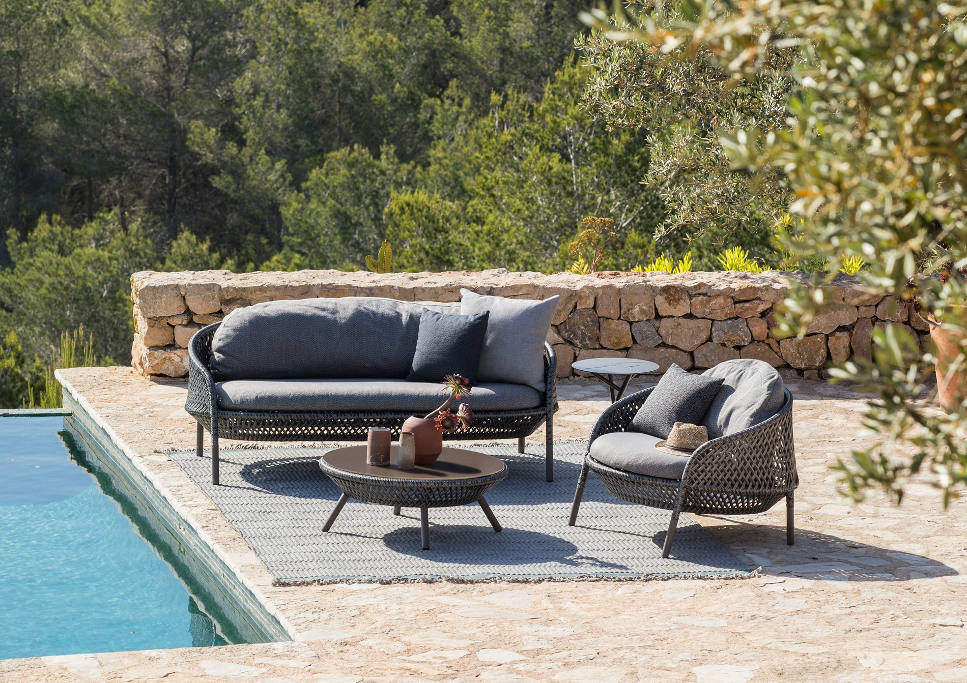 AHNDA Outdoor Coffee table Dedon