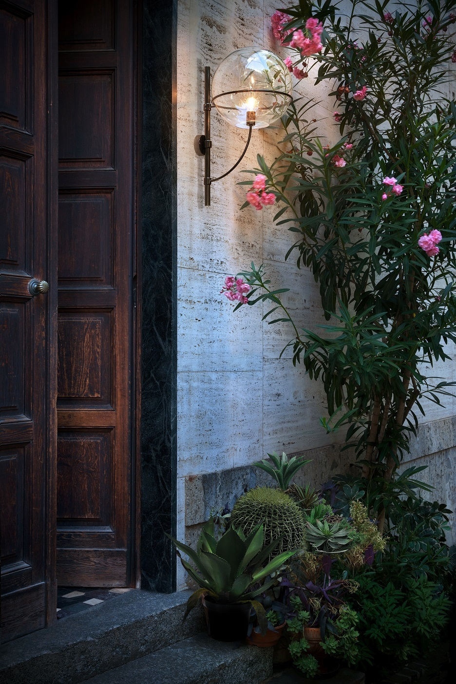 Lyndon 160 Outdoor Wall lamp Oluce 53 cm