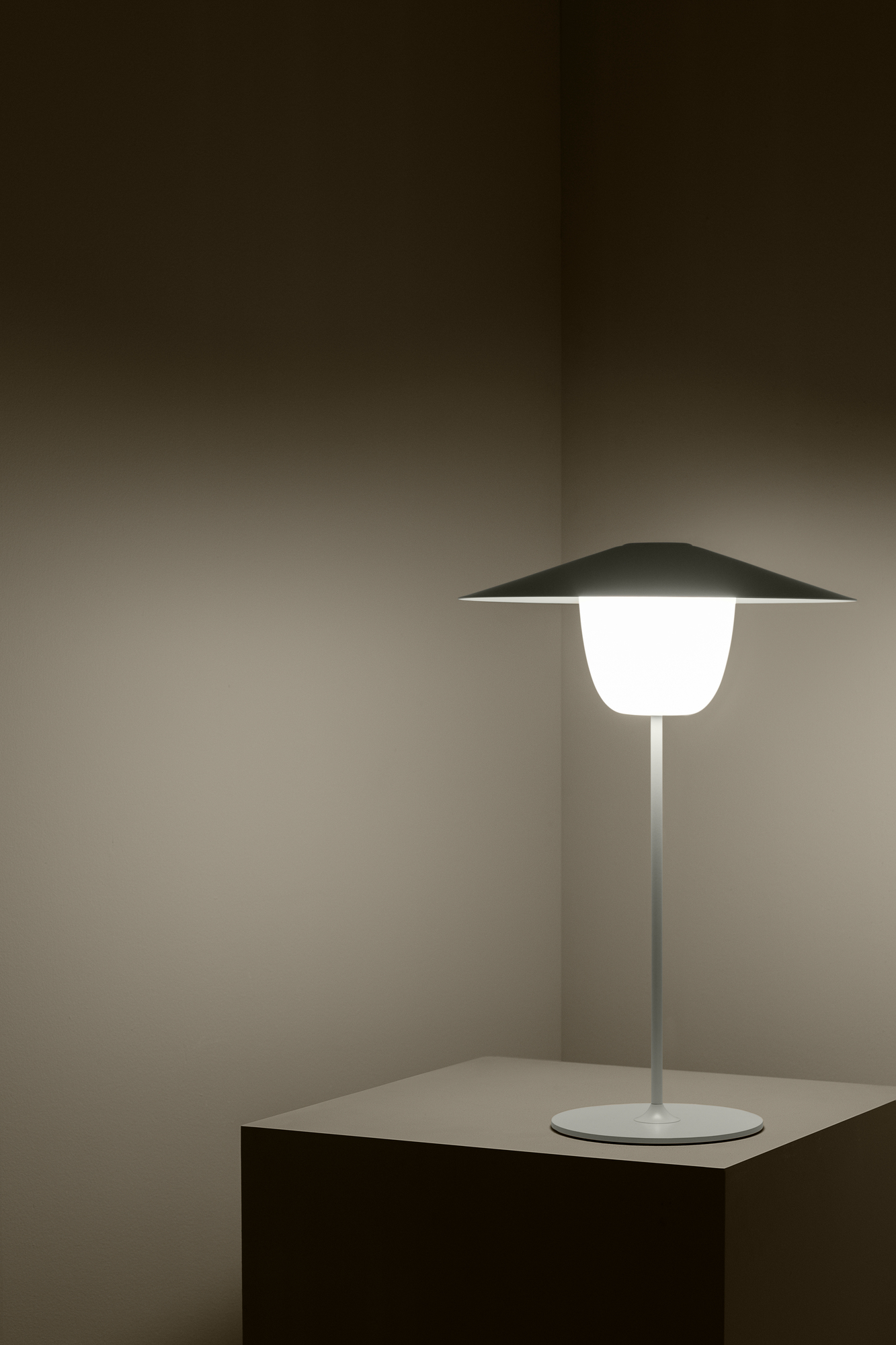 Ani Mobile LED Table Lamp Large White Blomus SINGLE PIECES