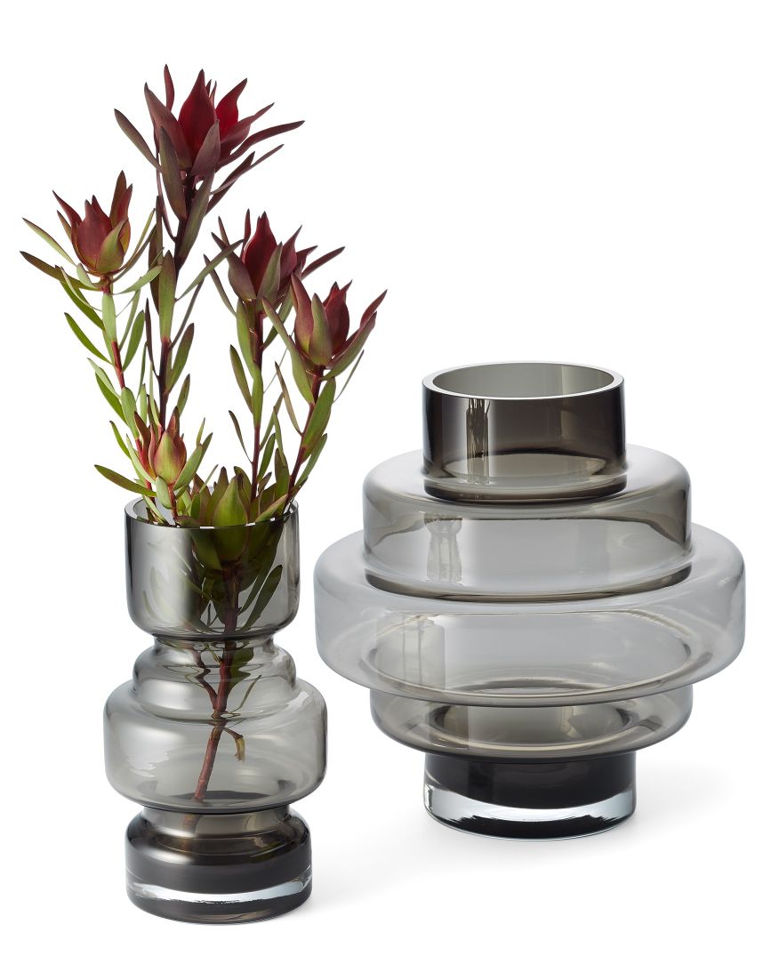 Graue City Vase von Philippi, modernes Design, eine mit Blumen, Dekoration für Wohnzimmer und Tisch.