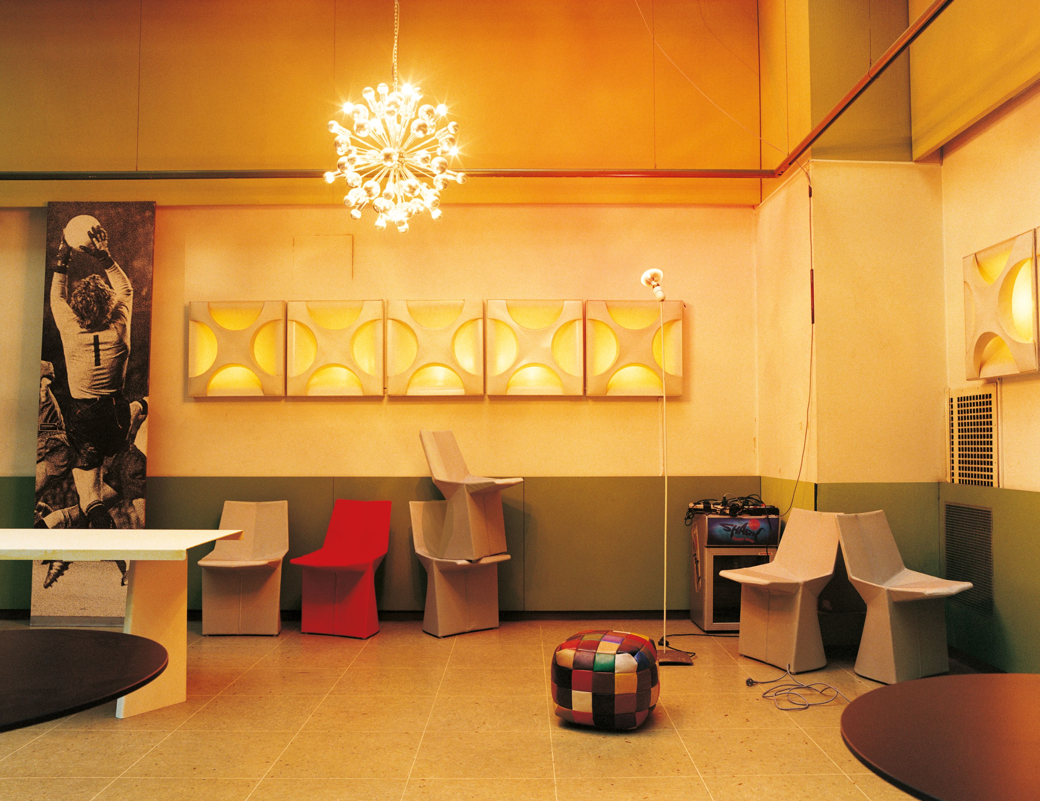 Pallas table ClassiCon