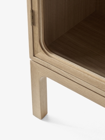 Trace SC87 cabinet / display case AndTradition