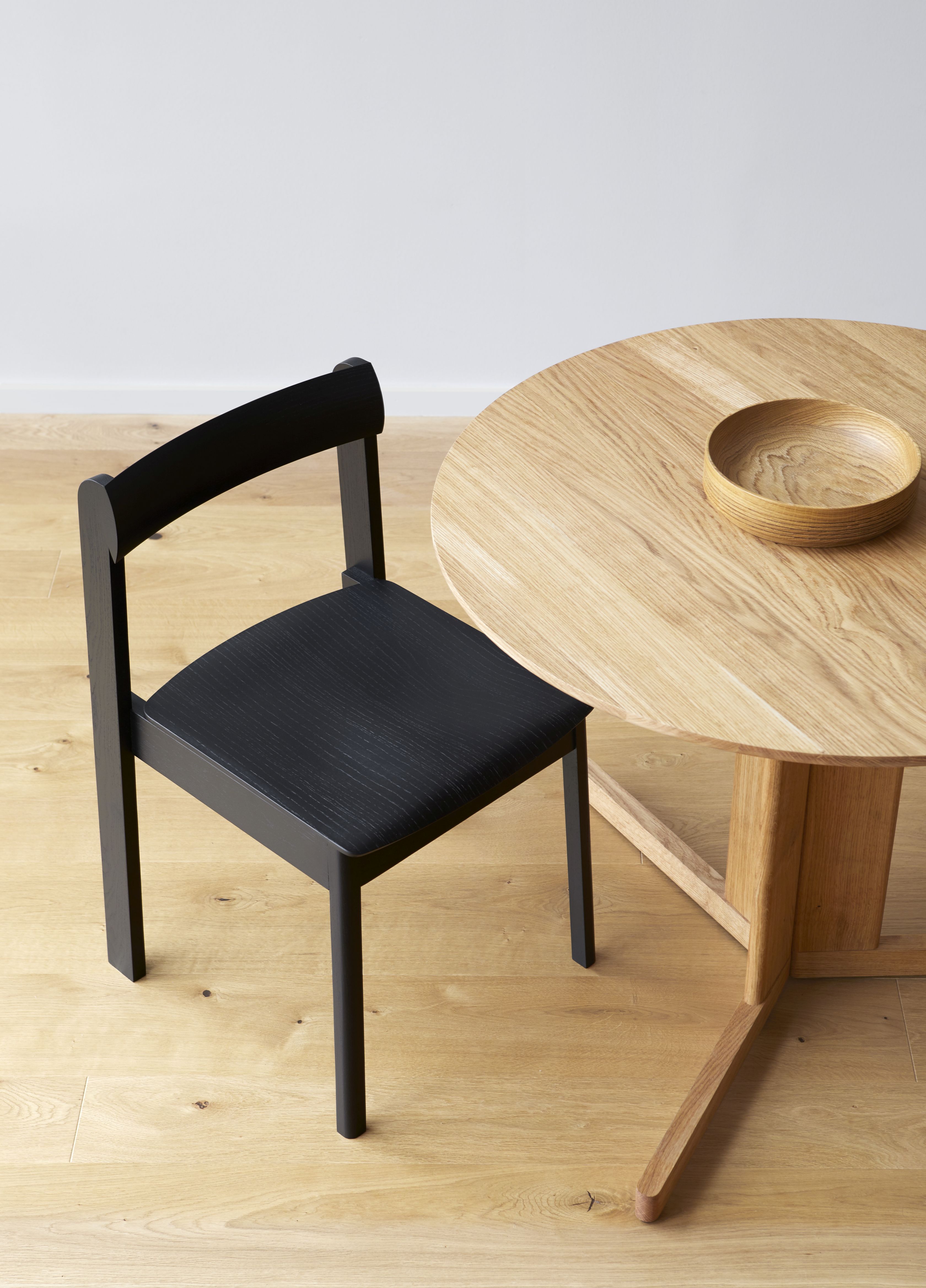 Trefoil Table Ø 75 Oak Form & Refine