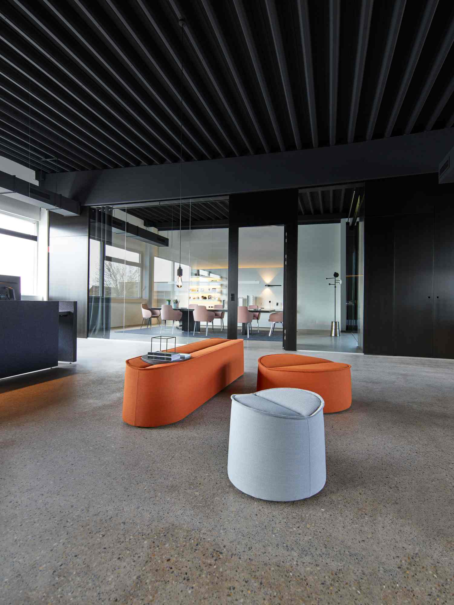 Nenou Stool Cor