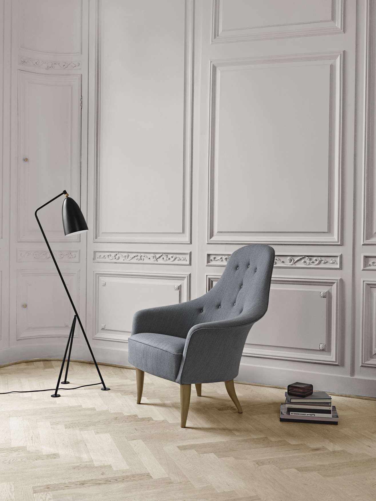 Gräshoppa / Grashoppa Floor light black Gubi