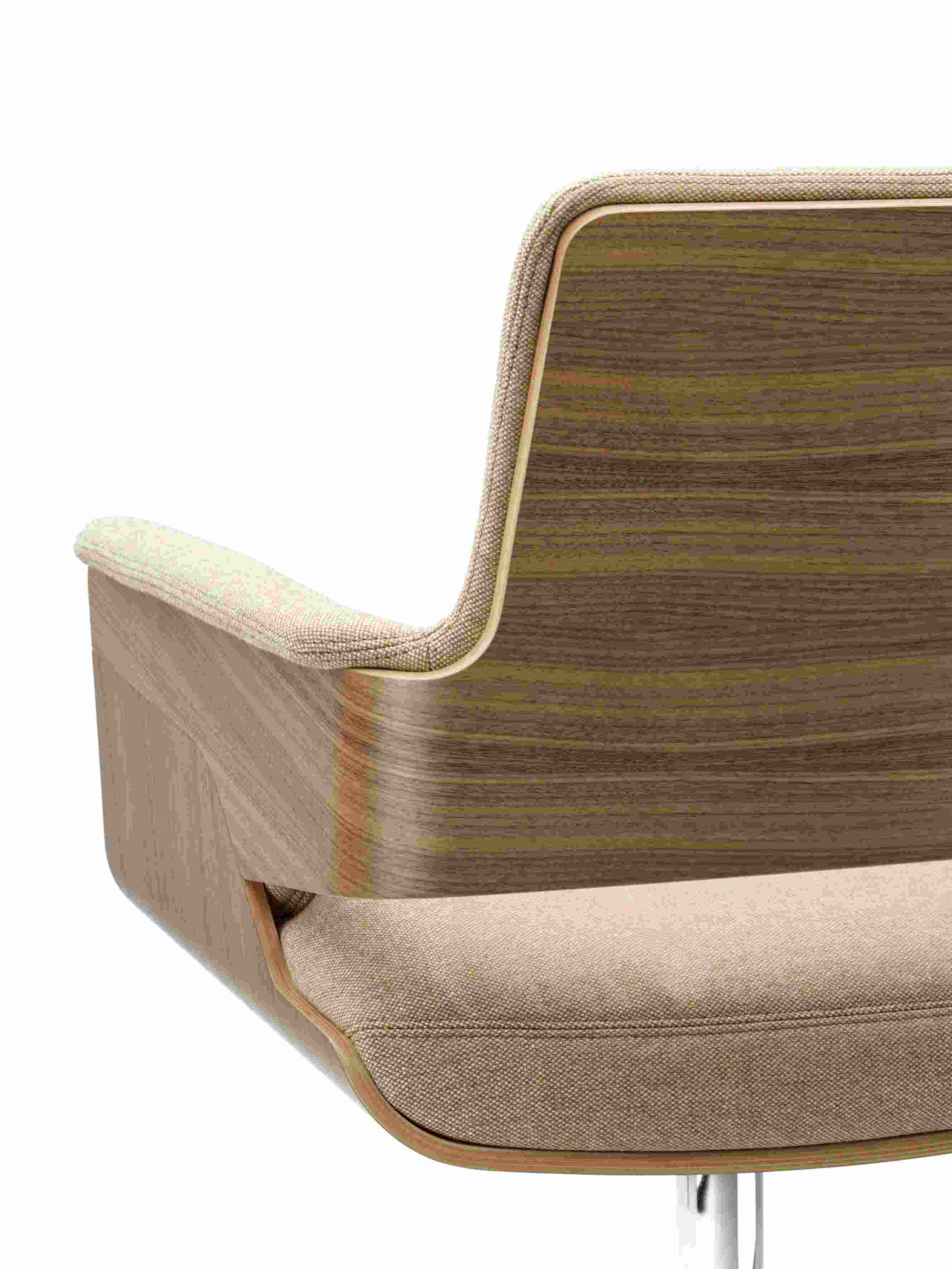 S 847 PVD Swivel armchair Thonet