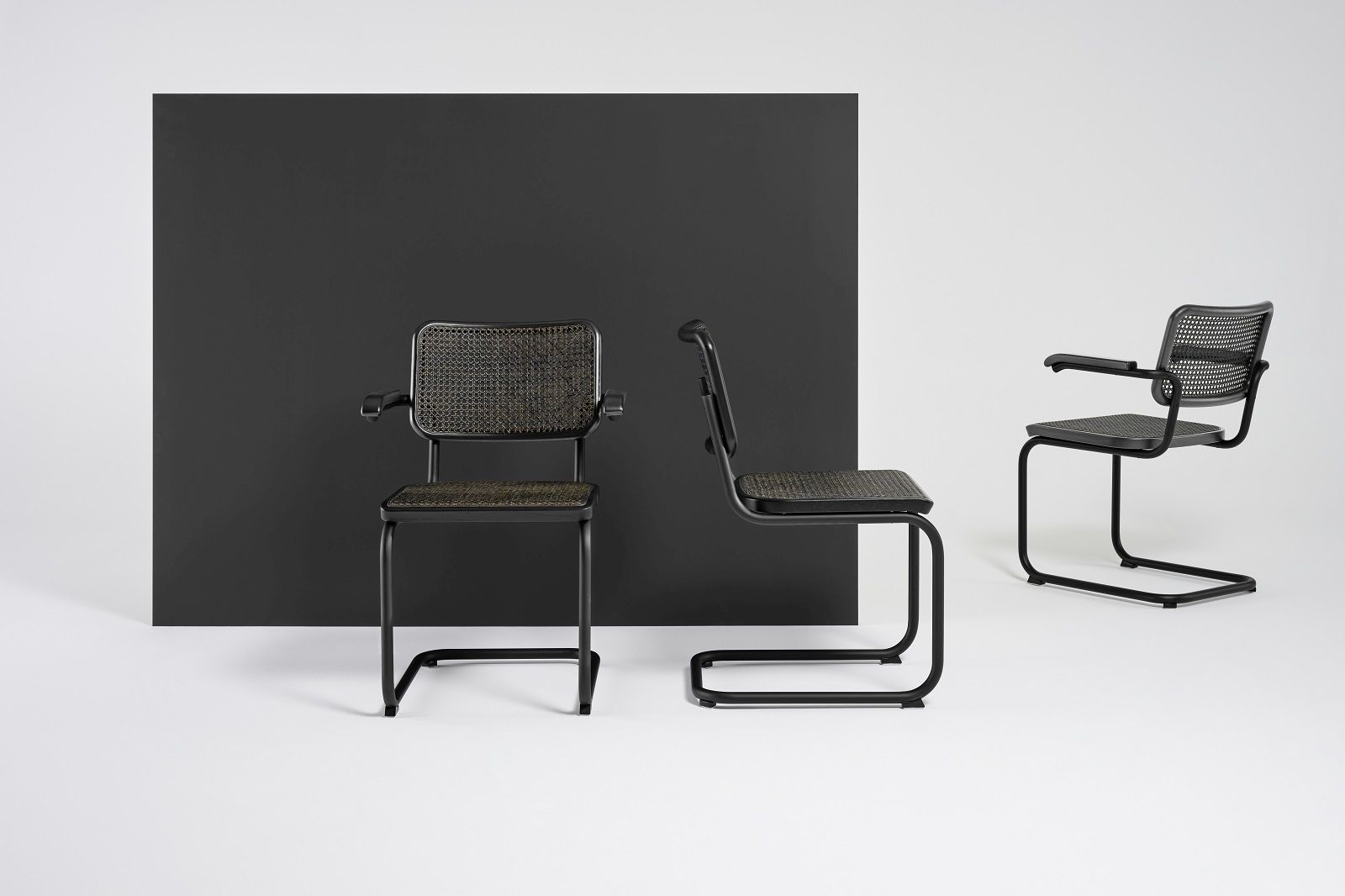 S 32 V Tubular steel classic cantilever chair Thonet