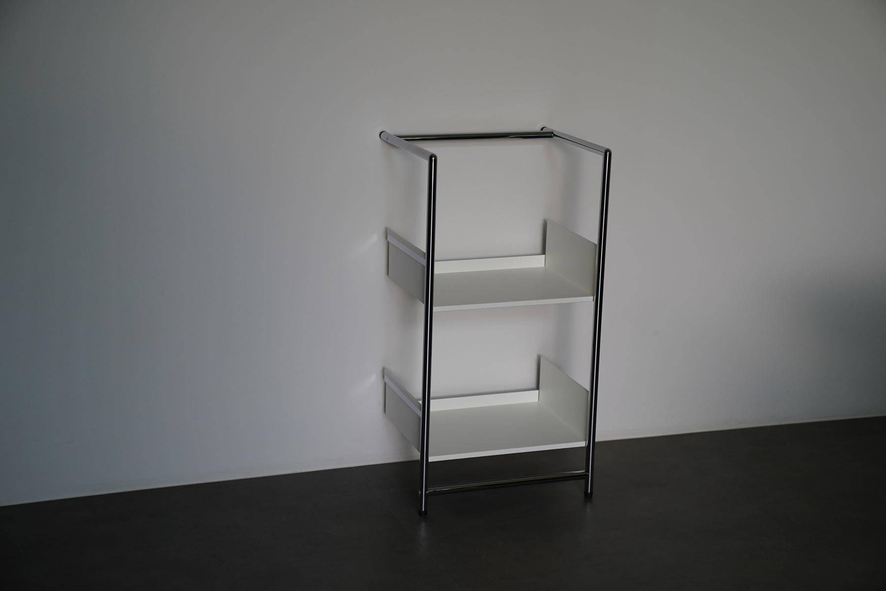 Pool 82 S Leaning shelf / Shoe rack Mox
