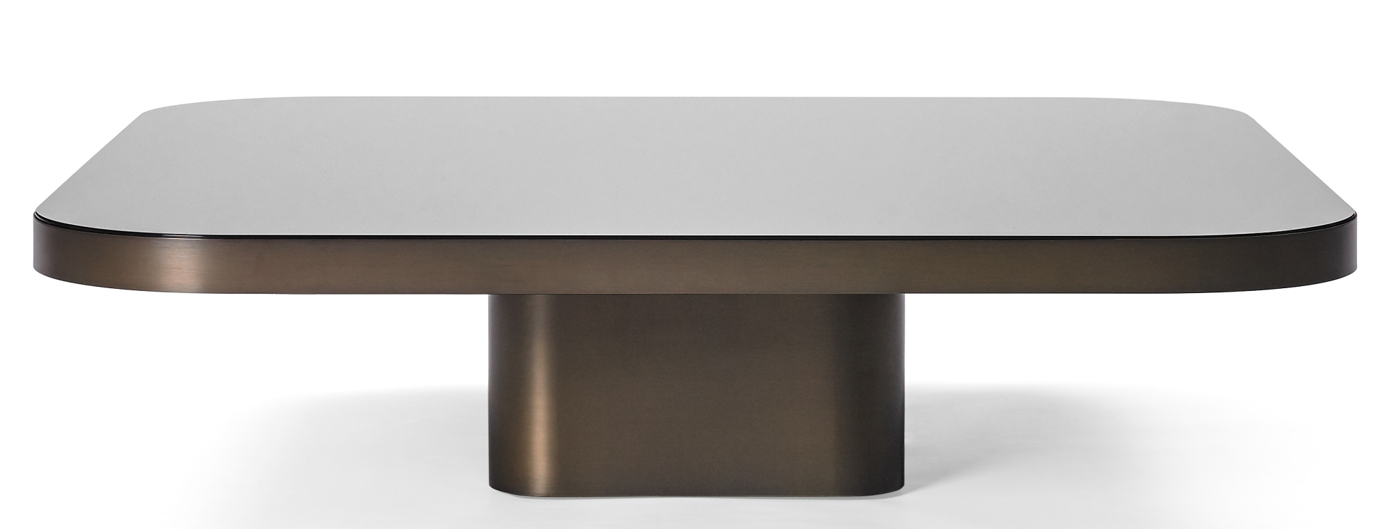 ClassiCon Bow Coffee Table No. 5: Moderner Couchtisch mit quadratischer, weißer Tischplatte und bronzefarbenem Untergestell.