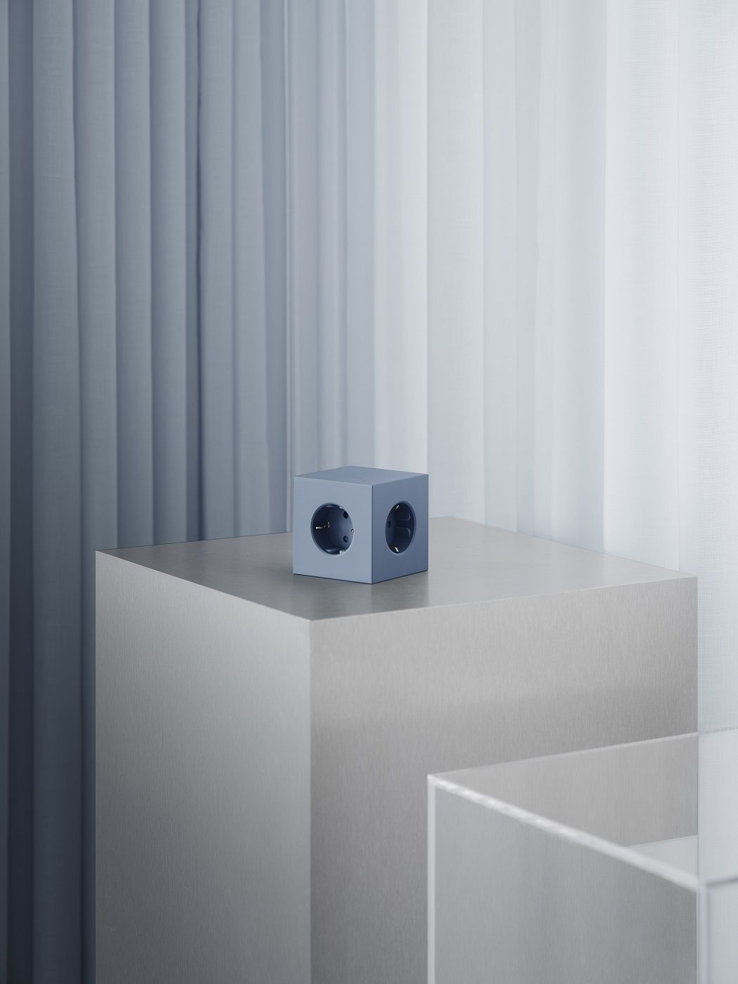 Avolt Socket Cube with USB C dfp Design Pink