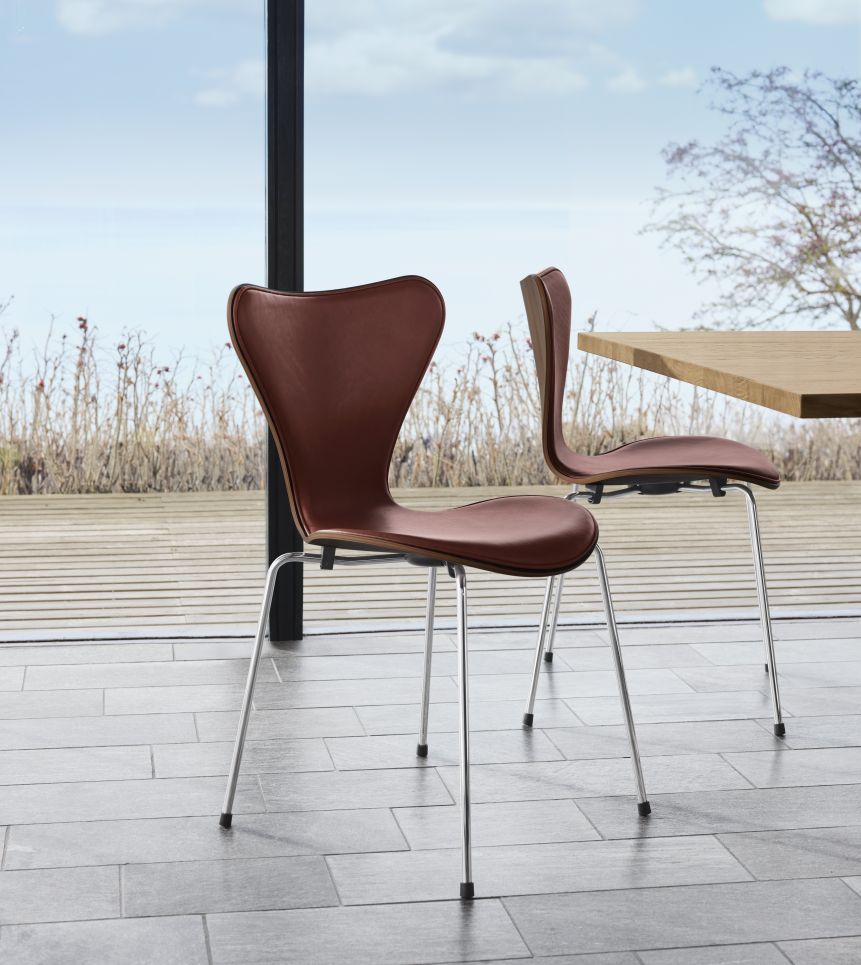 Seven / Series Chair 3107 Fritz Hansen anniversary model