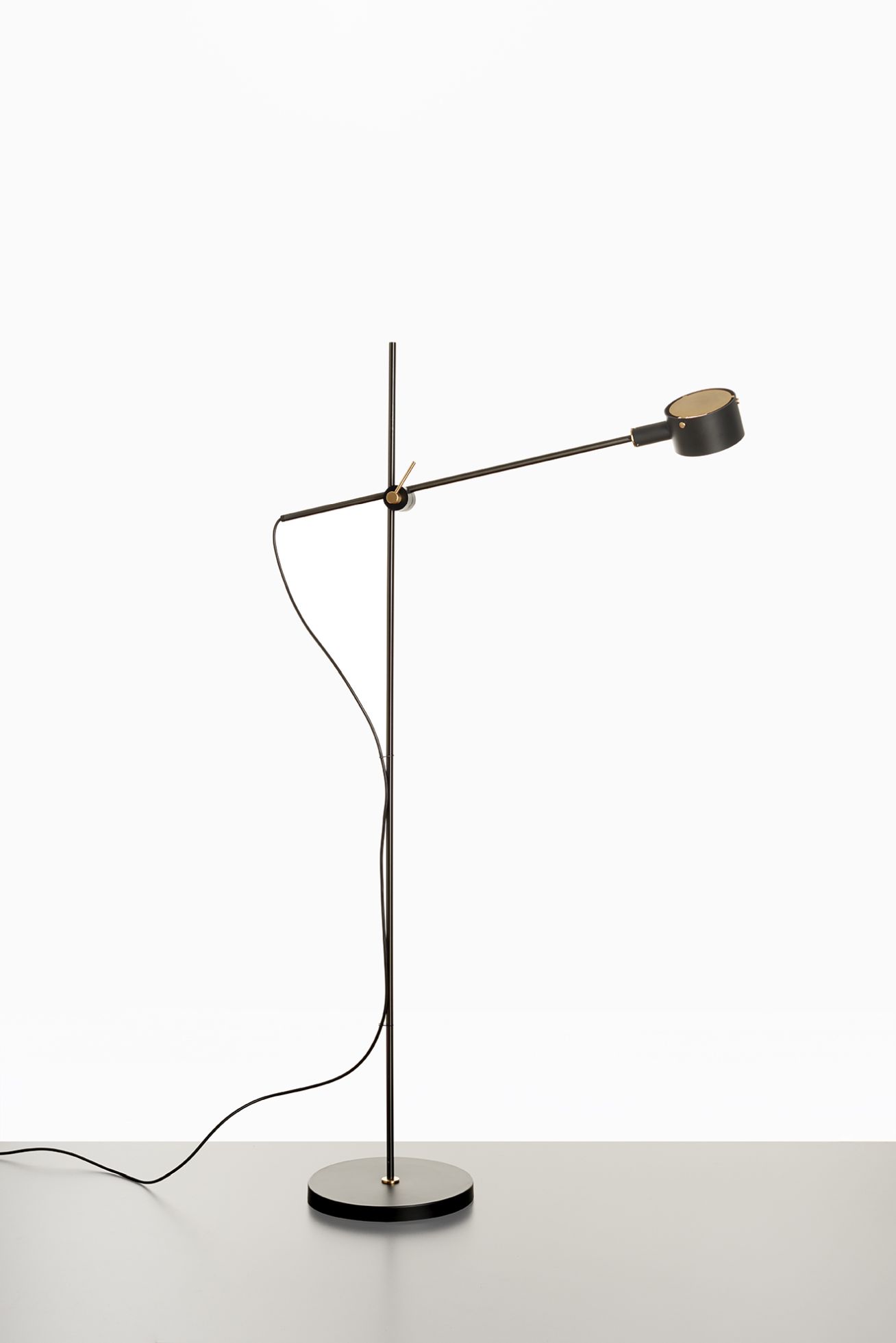 G.O. 352 Floor lamp Oluce G.O. 352 Floor lamp Oluce