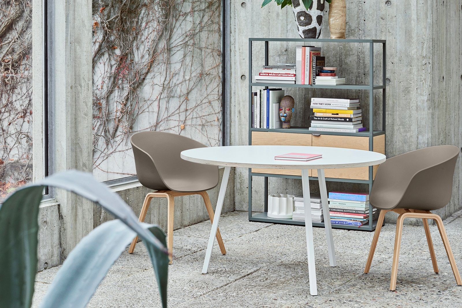 Loop Stand Table Round Table / Dining Table Ø105 Hay 