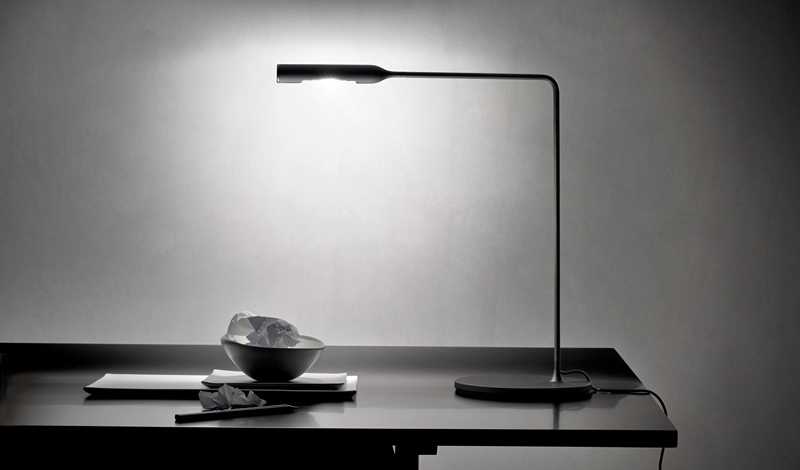 Flo Desk table lamp Lumina
