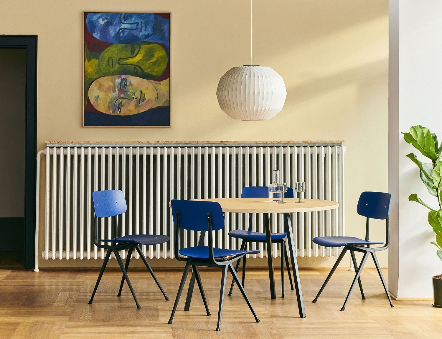 Loop Stand Table Round Table / Dining Table Ø105 Hay 