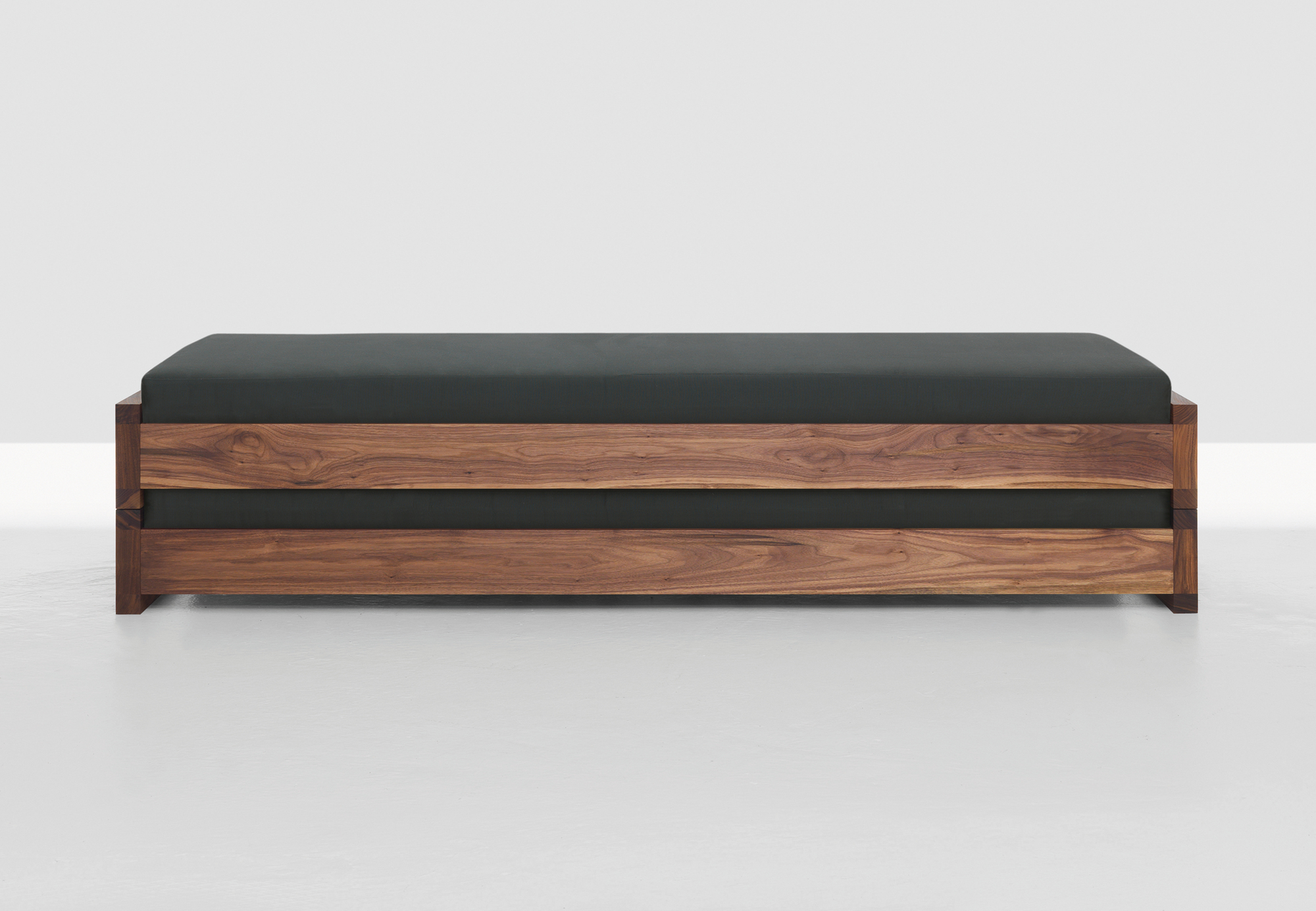Guest 90 wood bed american walnut Zeitraum