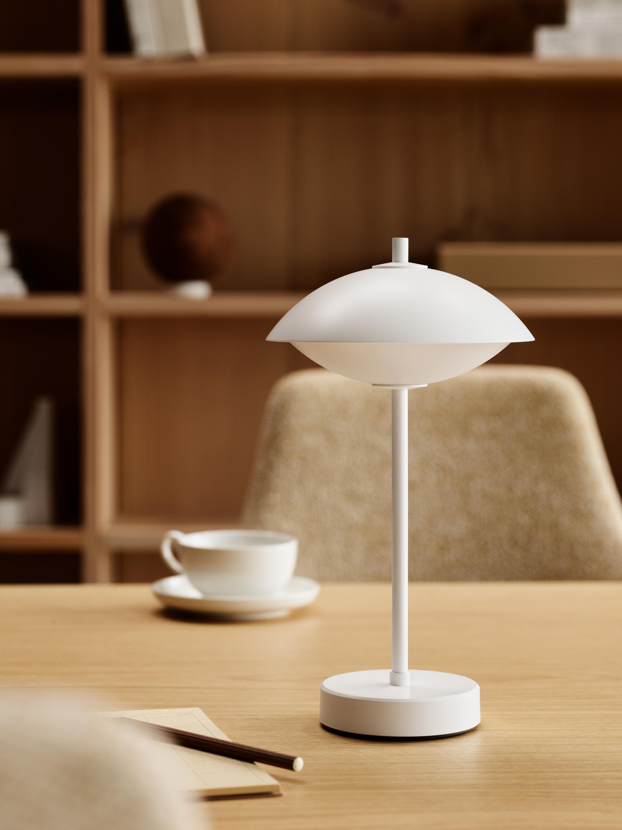 Clam Portable Table Lamp Rechargeable lamp Fritz Hansen