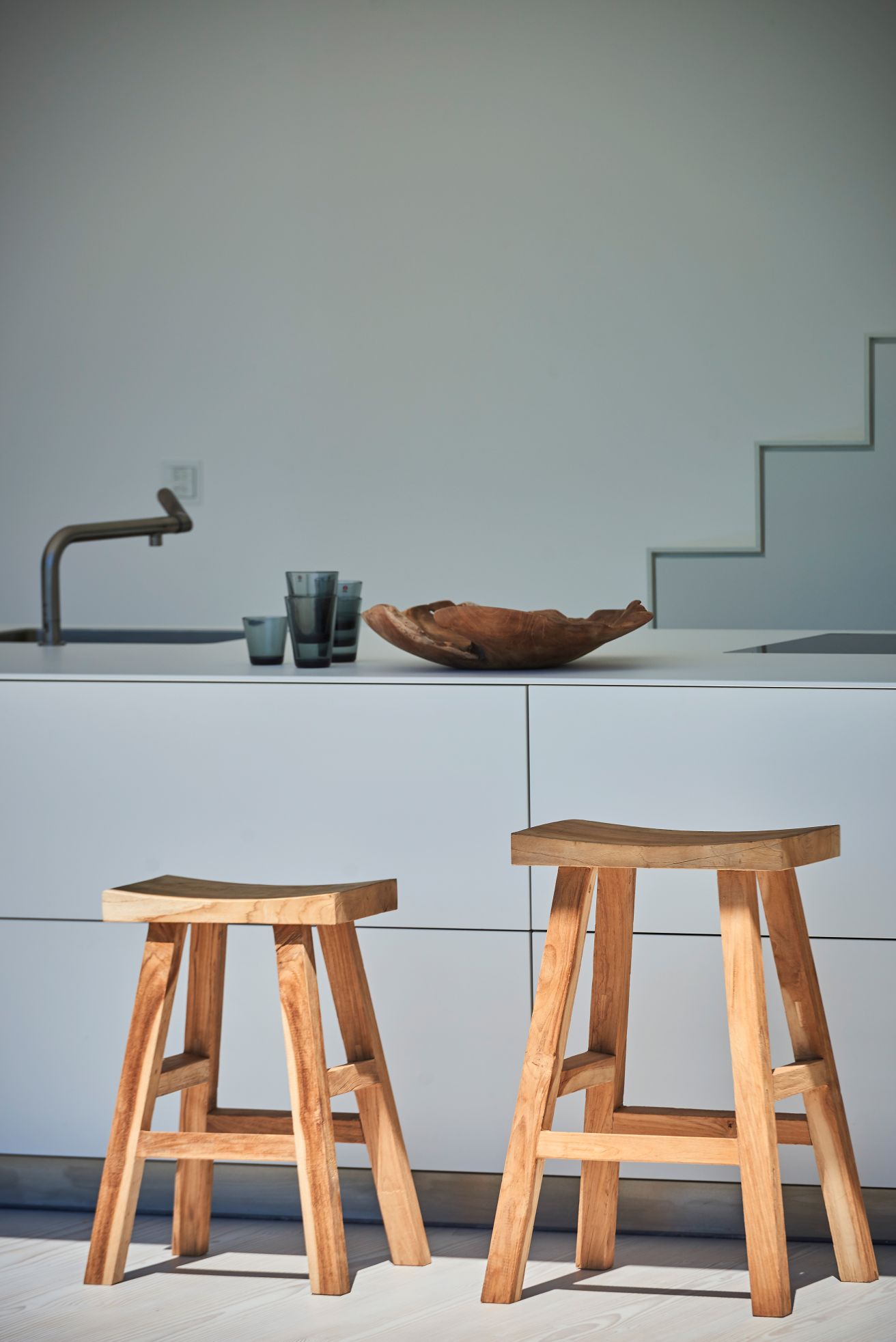 Curve Bar Stool by Jan Kurtz