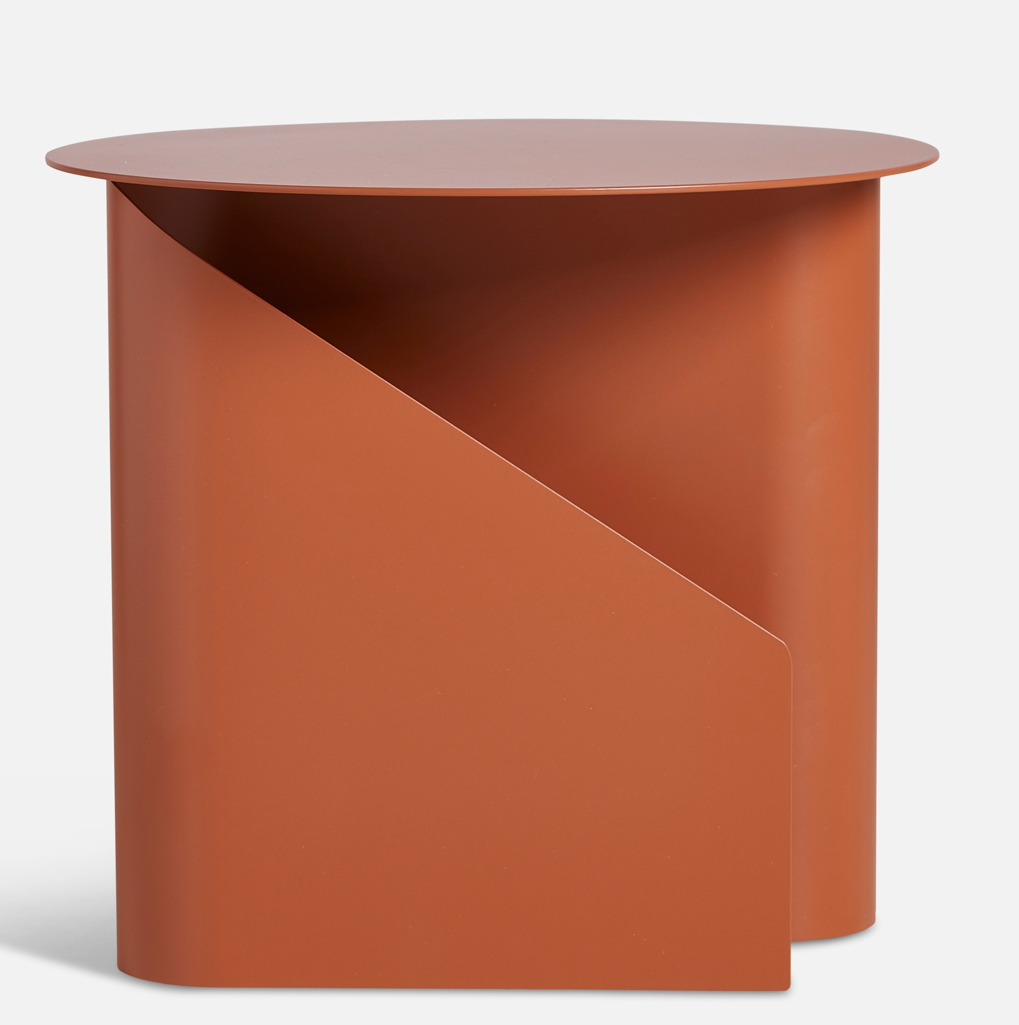 Sentrum Side Table Burnt orange Woud Sentrum Beistelltisch in Orange von Woud: Moderner, minimalistischer Tisch für Wohnzimmer und Schlafzimmer.