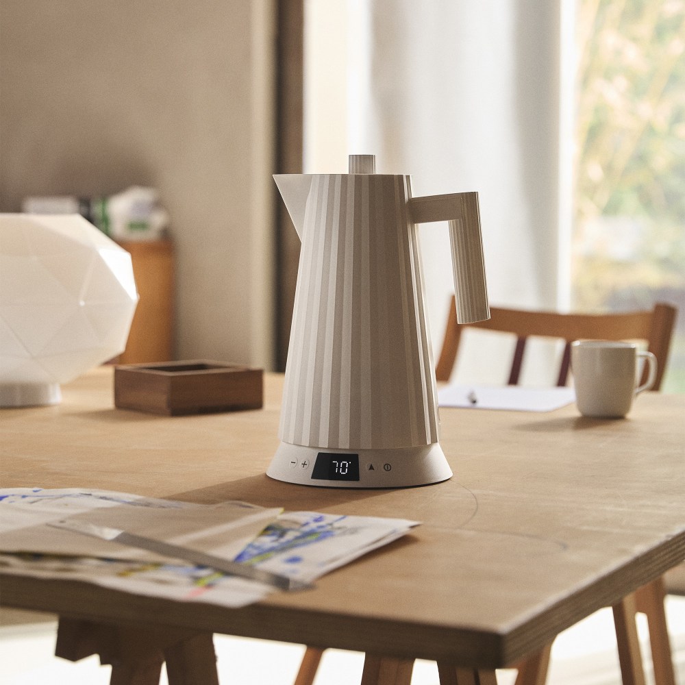 MDL21 Plissé kettle with temperature control Alessi