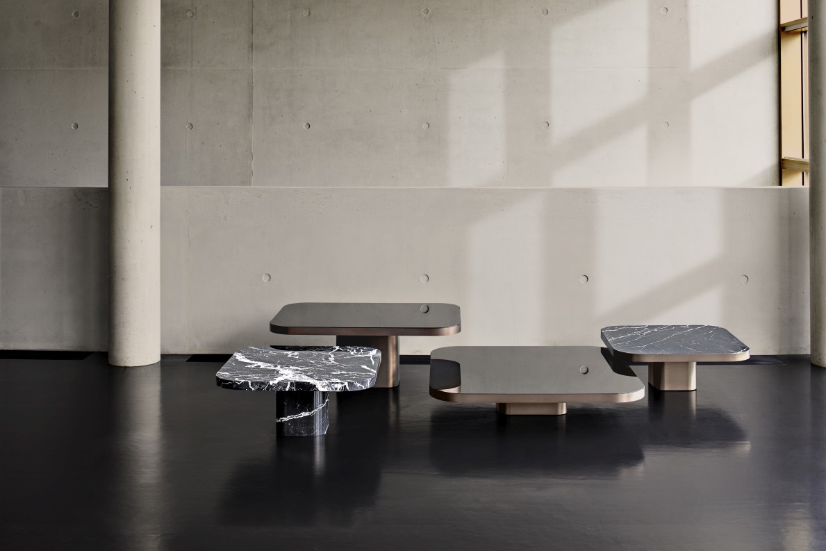 ClassiCon Bow Coffee Table Couchtische No.1 in verschiedenen Ausführungen, Marmor und Glas, modernes Wohnzimmer.