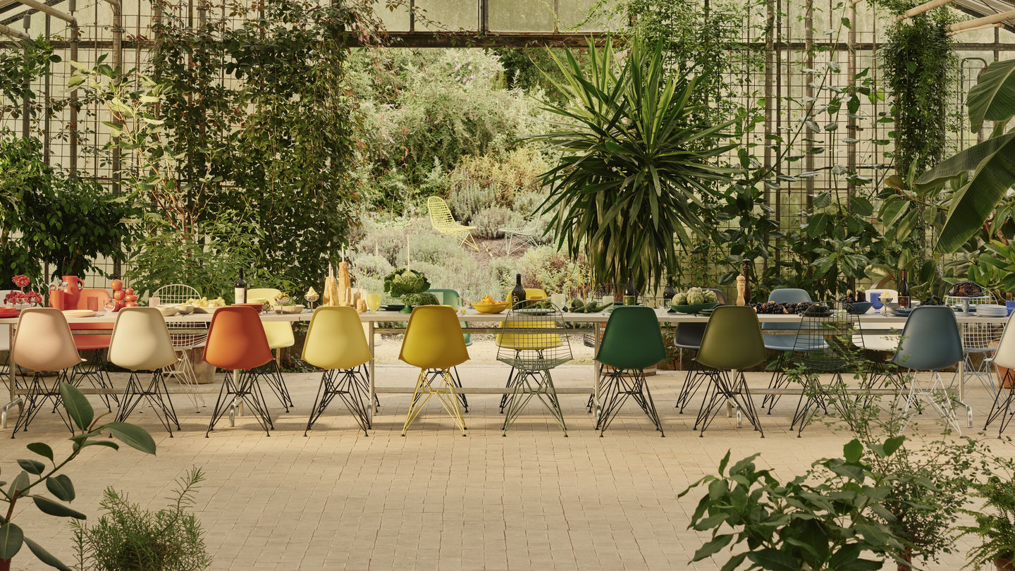 Eames Plastic Side Chair DSR Chair Vitra