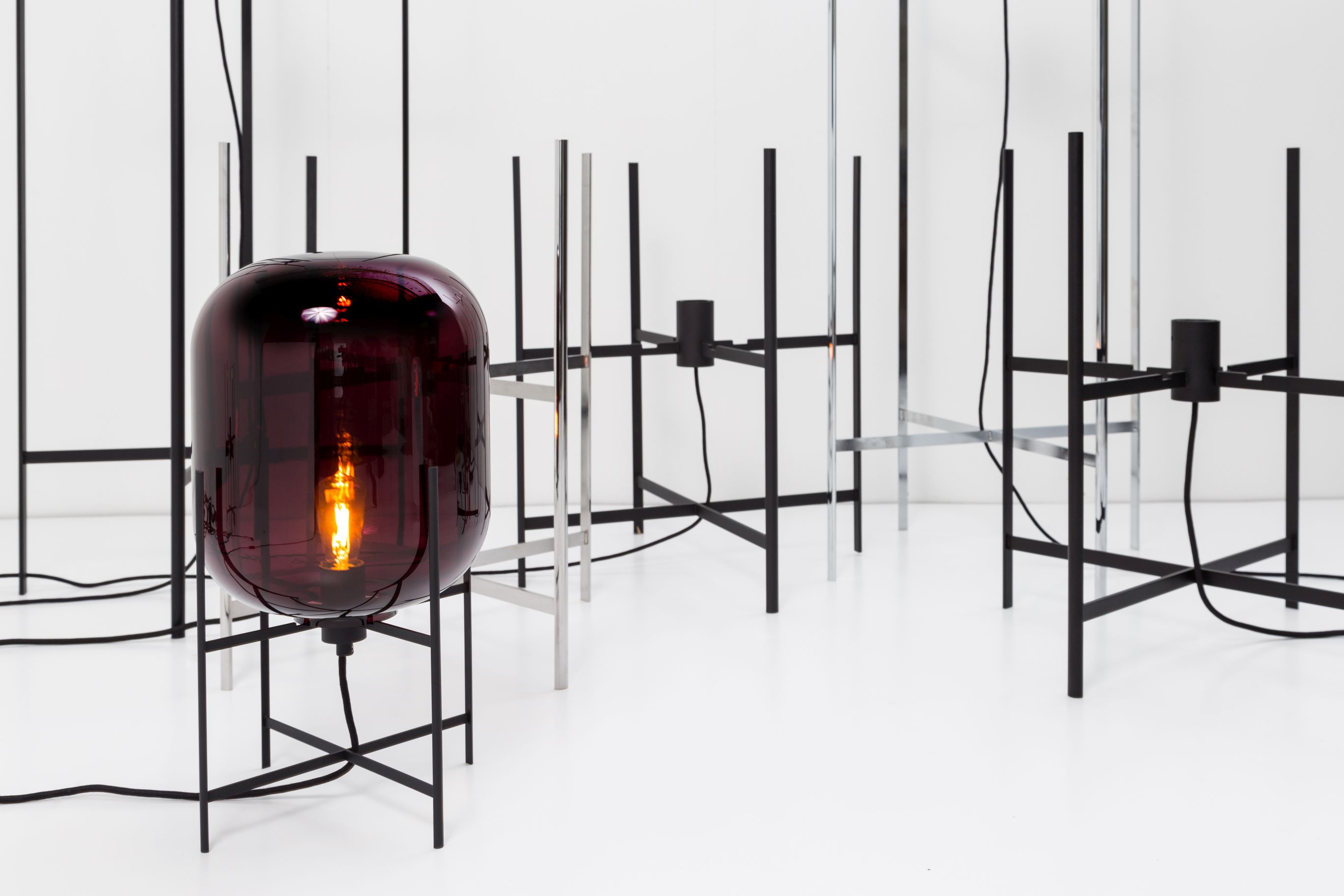 Oda Small table lamp smoke grey satined Pulpo