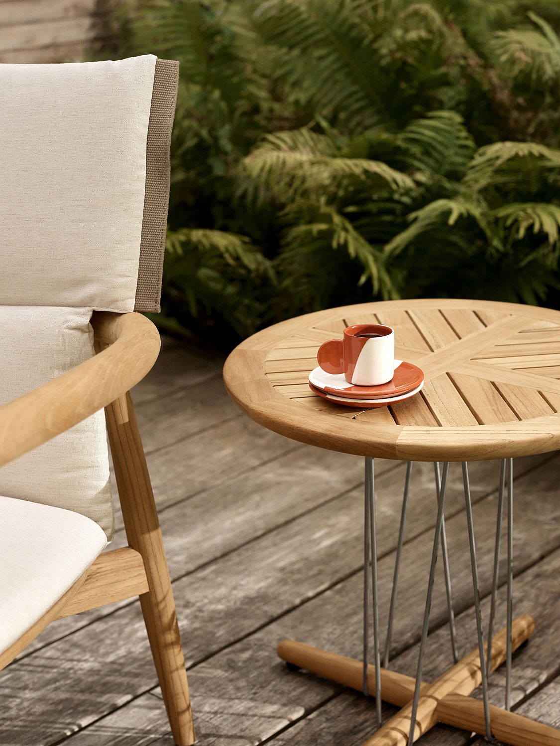 Embrace Outdoor Lounge Chair with cushion Carl Hansen & Søn
