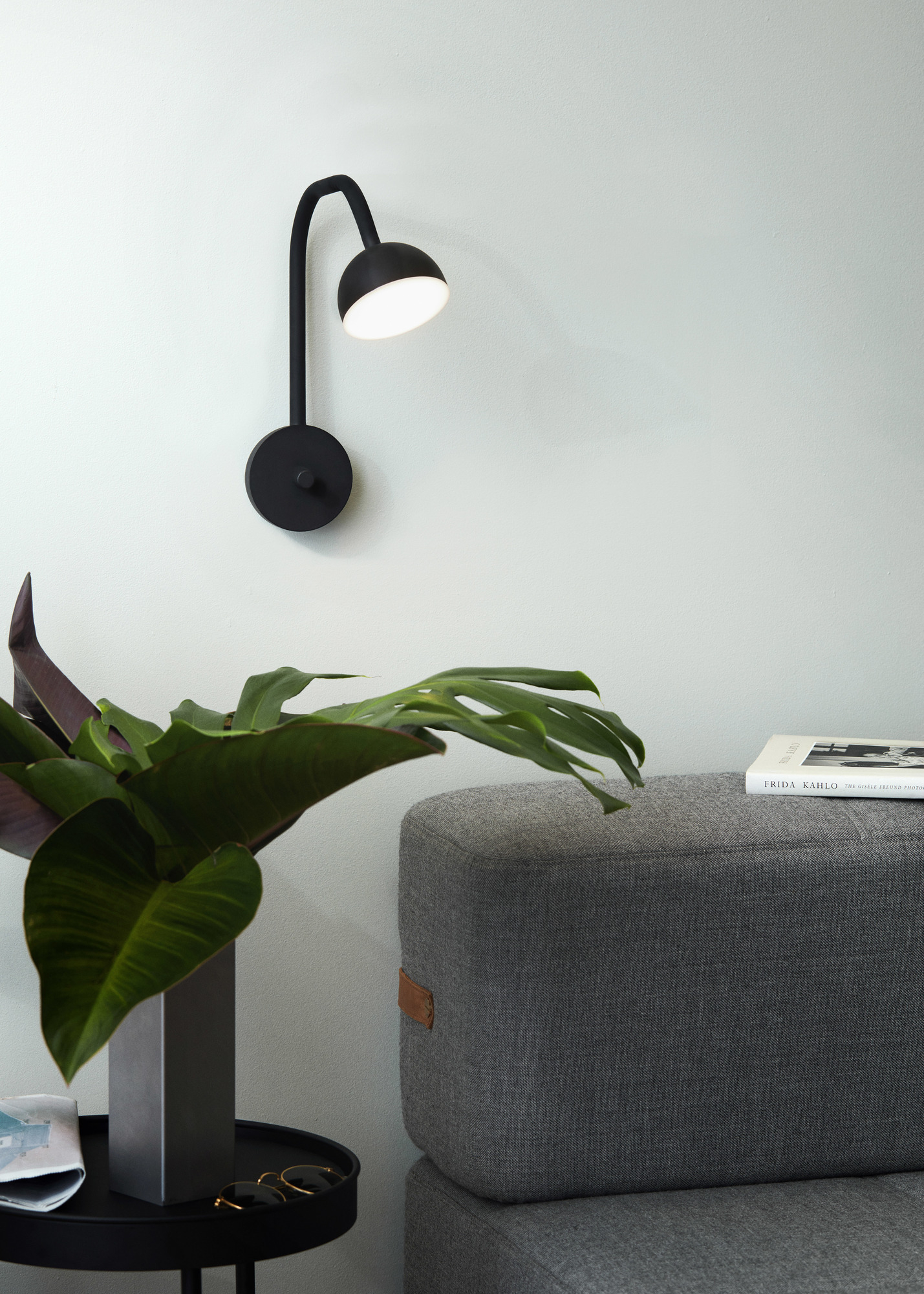 Blush LED Wall Lamp black Northern