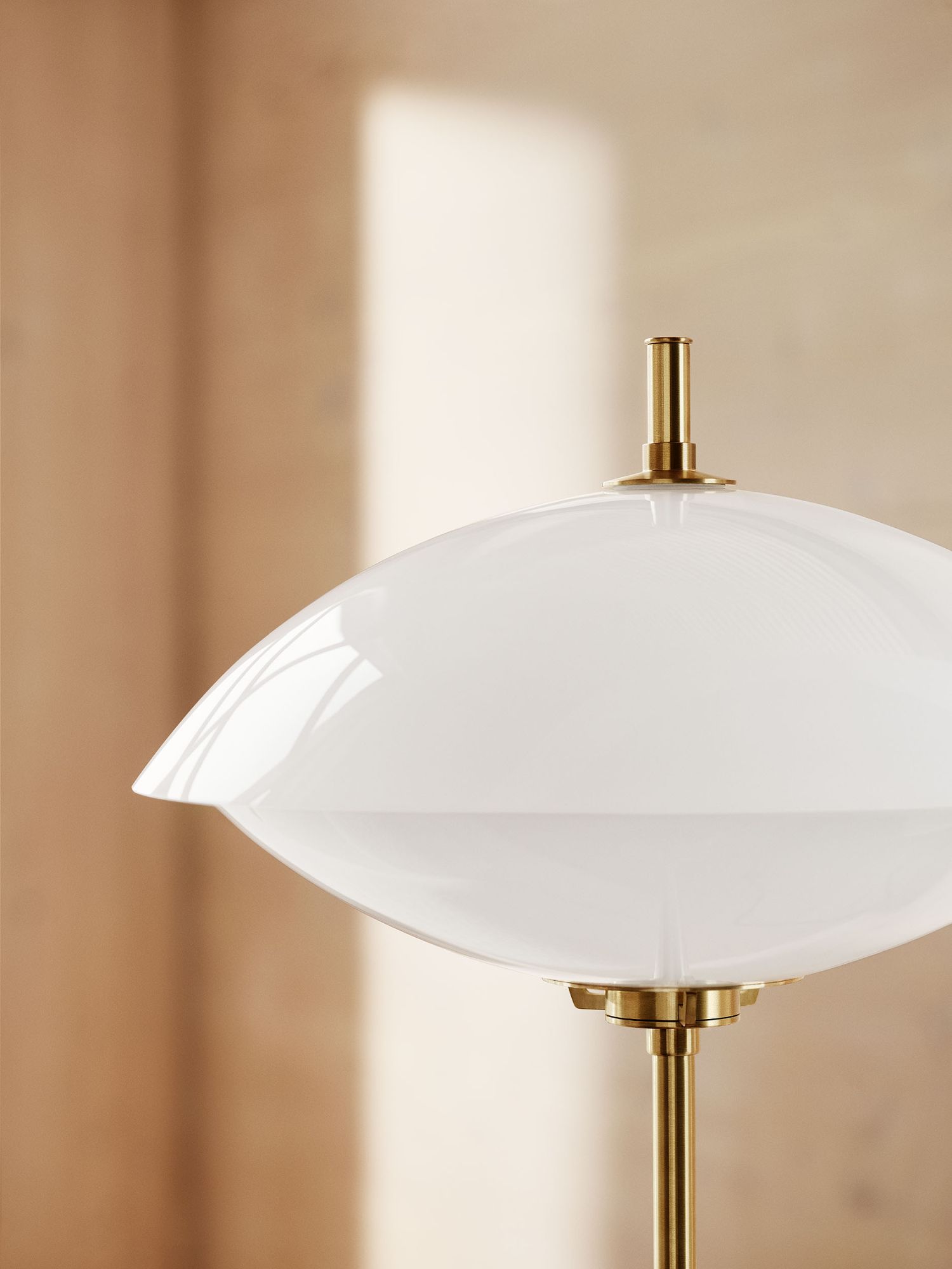 Clam Table lamp Fritz Hansen table lamp