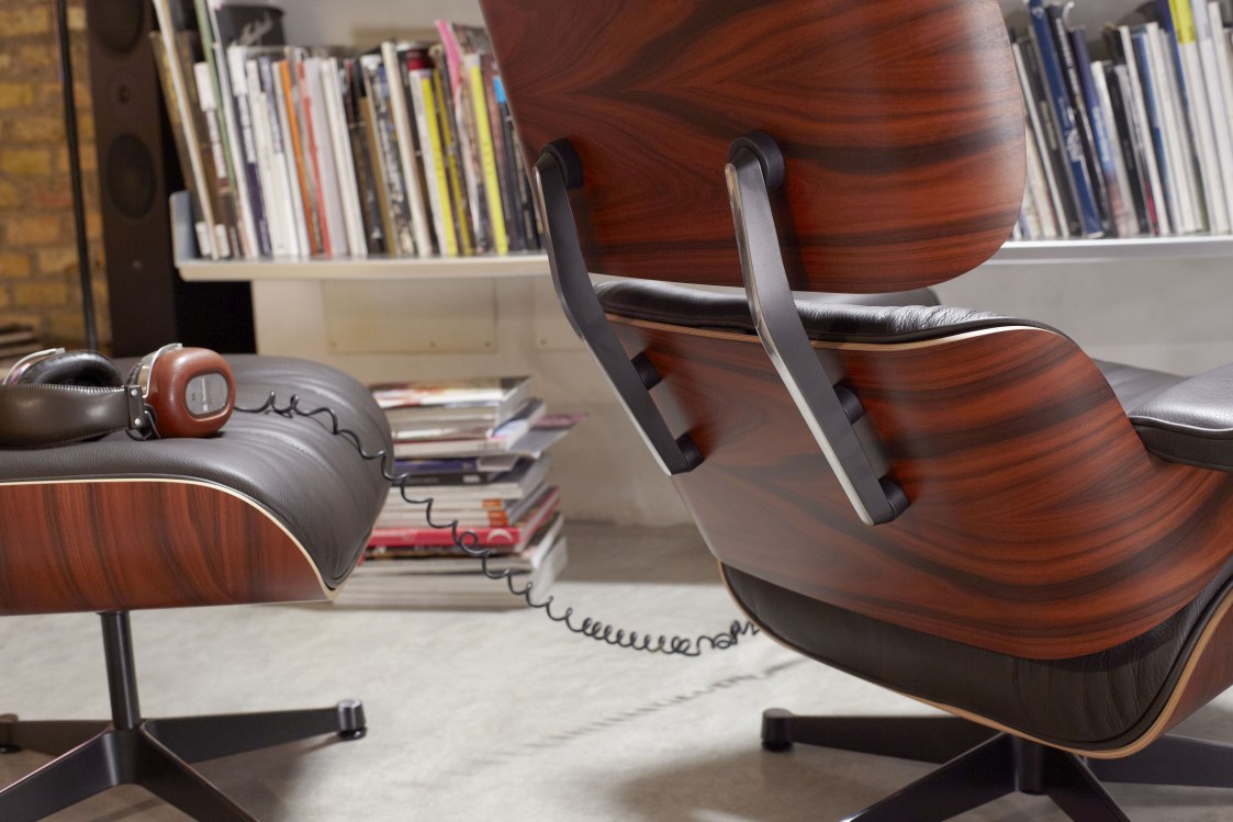 Eames Lounge Chair & Ottoman Armchair Leather Premium Vitra Sides polished black leather premium F black rosewood