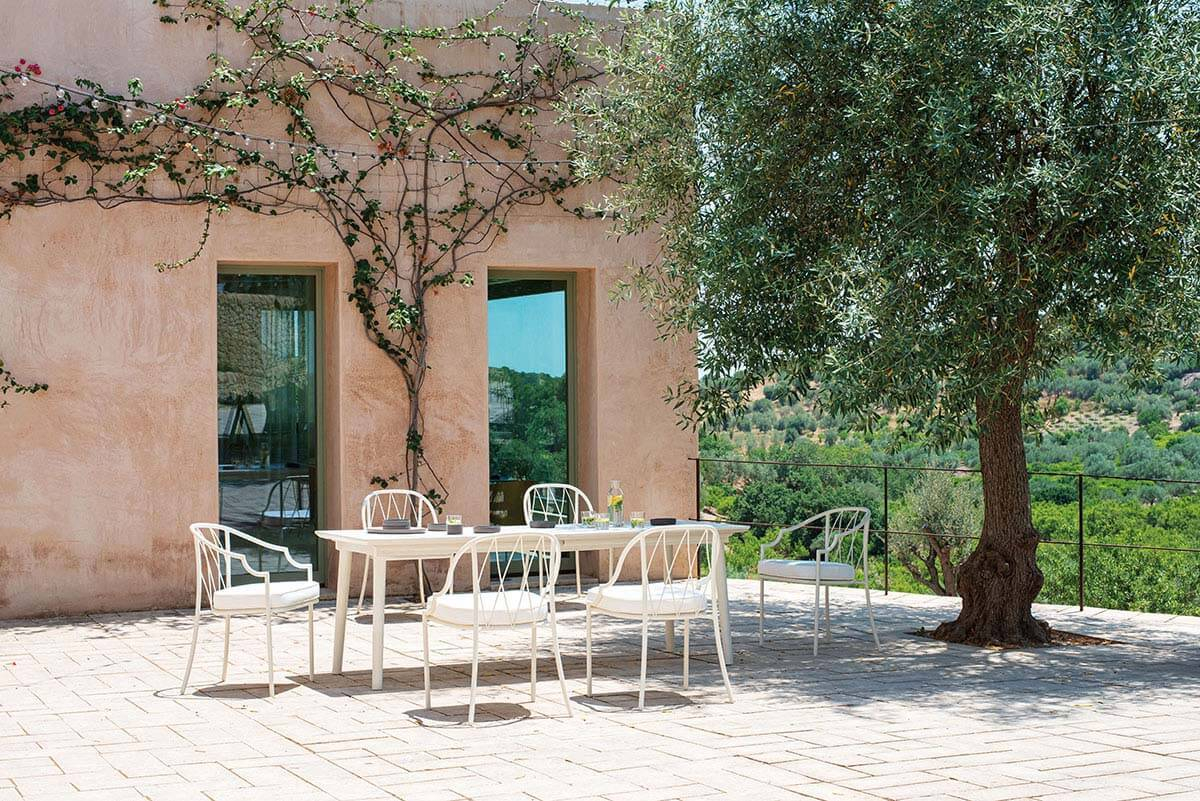 Plus4 Outdoor Extending table Emu