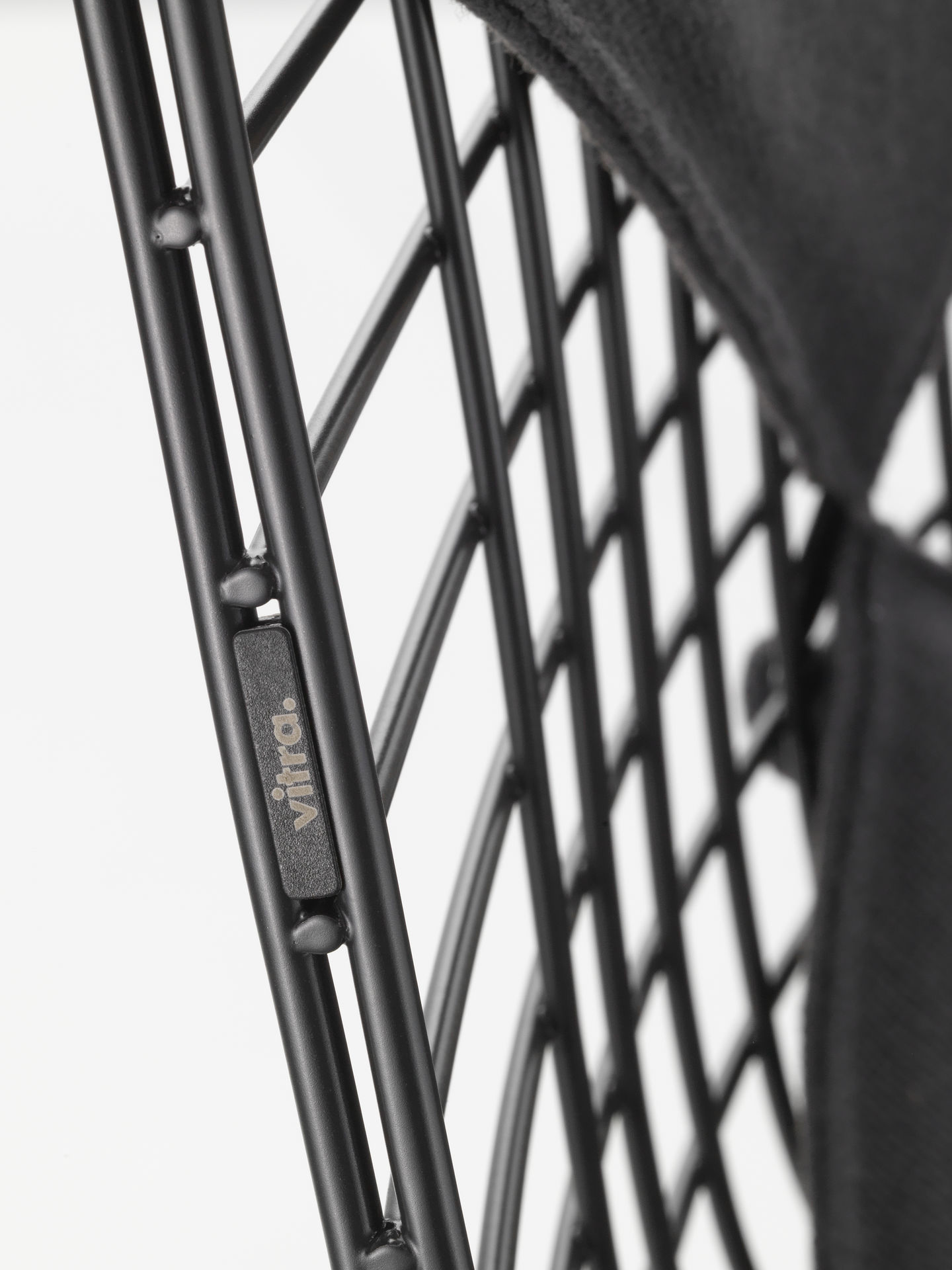DKR-2 Wire Chair with seat and back cushion Vitra