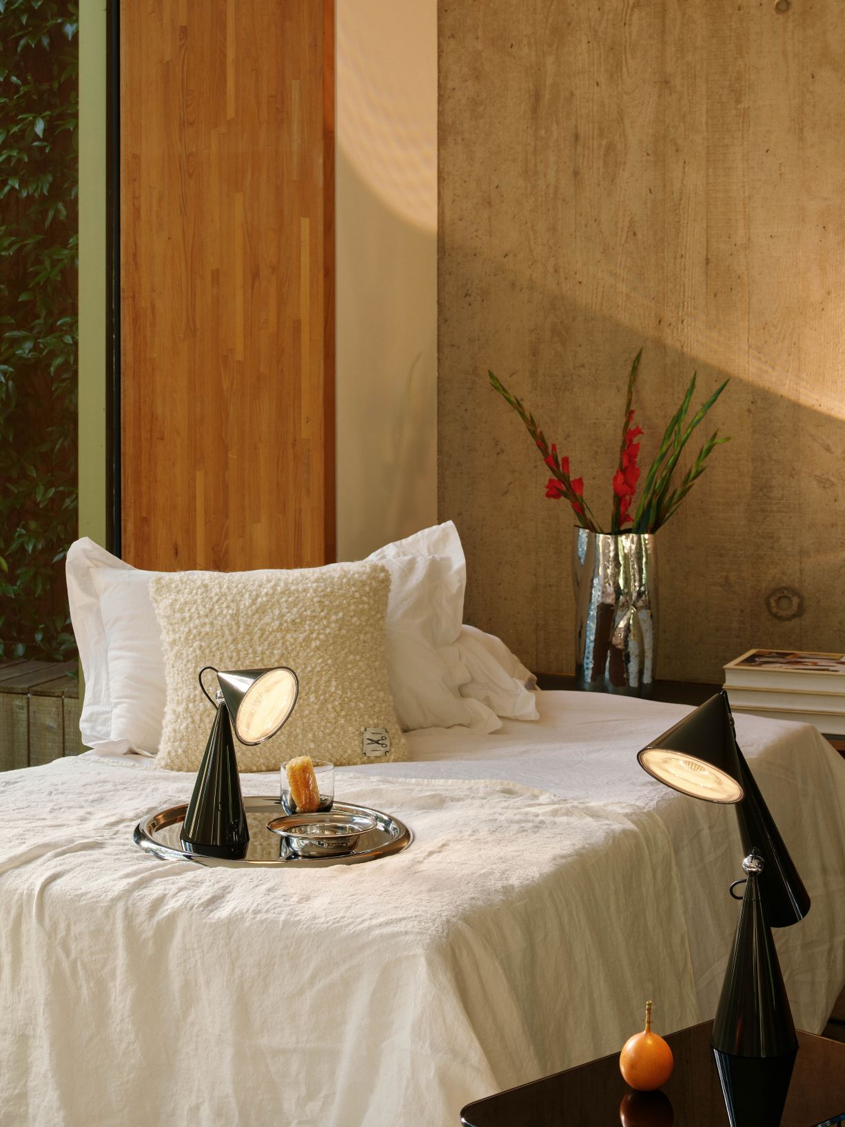 Pose rechargeable LED table lamp Putty Tom Dixon