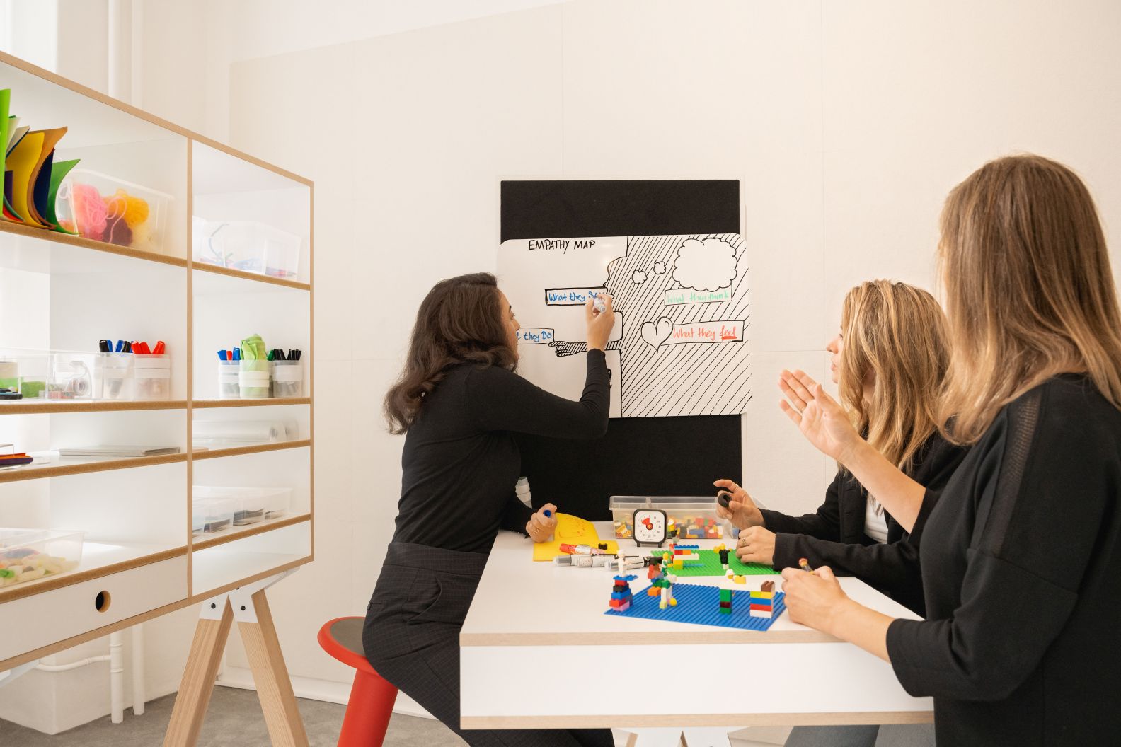 What if We Fly Taskboard W 240 cm Feltboard Medium Media Wall Interstuhl