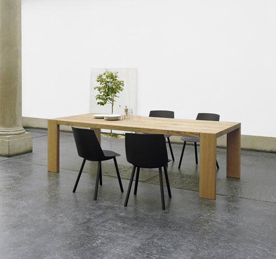 TA17 London dining table by Philipp Mainzer e15