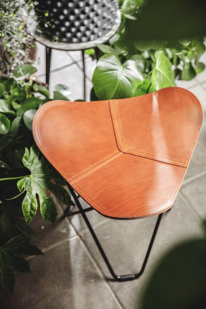 Pampa Flying Goose stool Cuero 