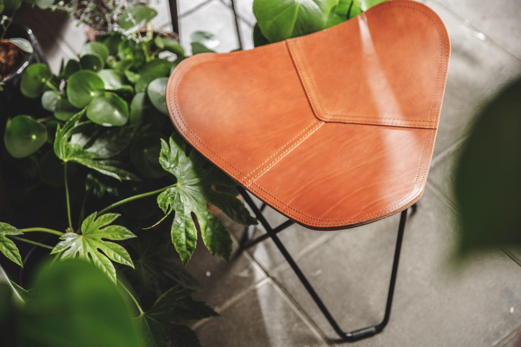 Pampa Flying Goose stool Cuero 