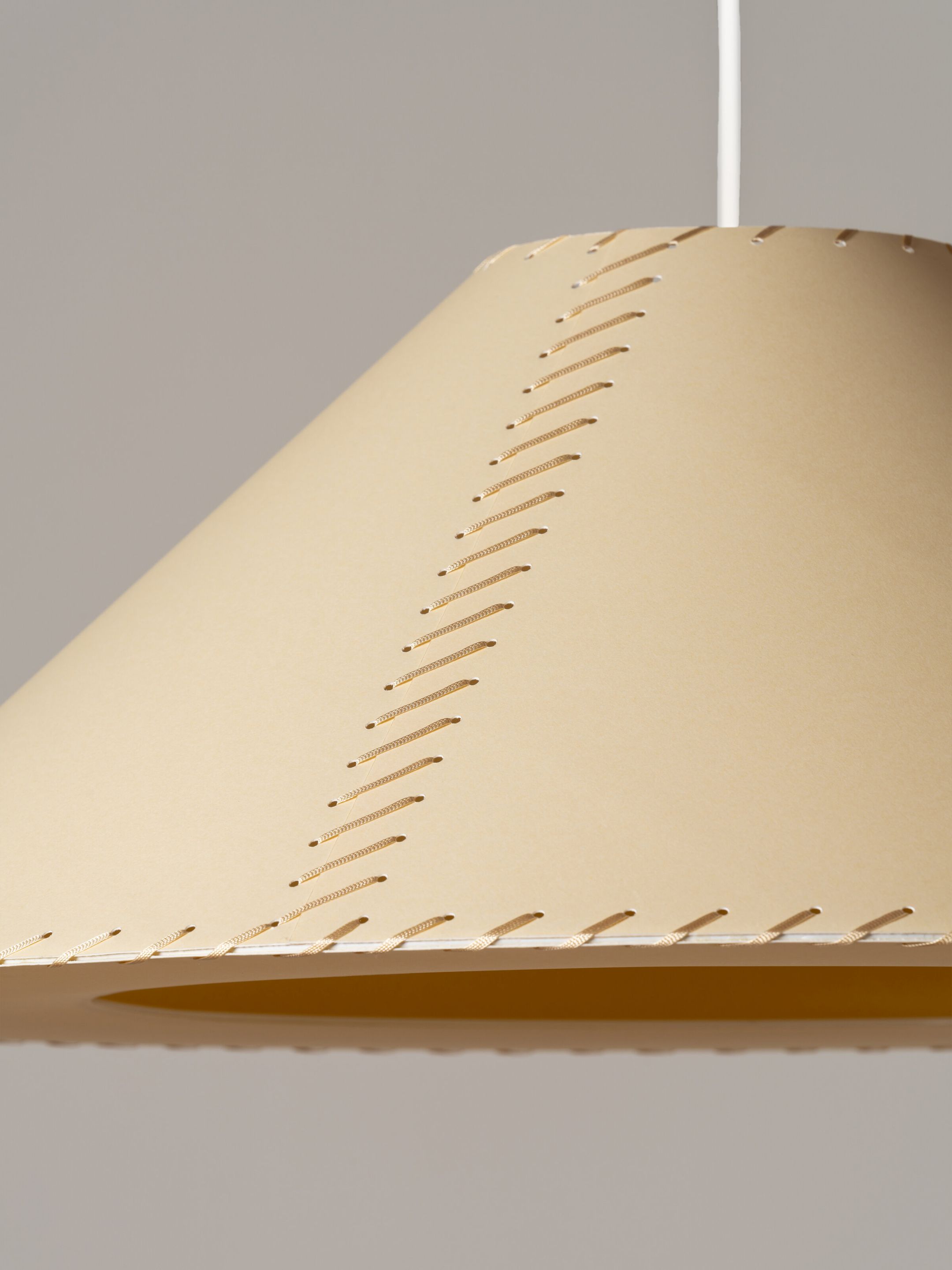 Sísísí cónicas planas MT5 Suspension lamp Ø64cm beige Santa & Cole