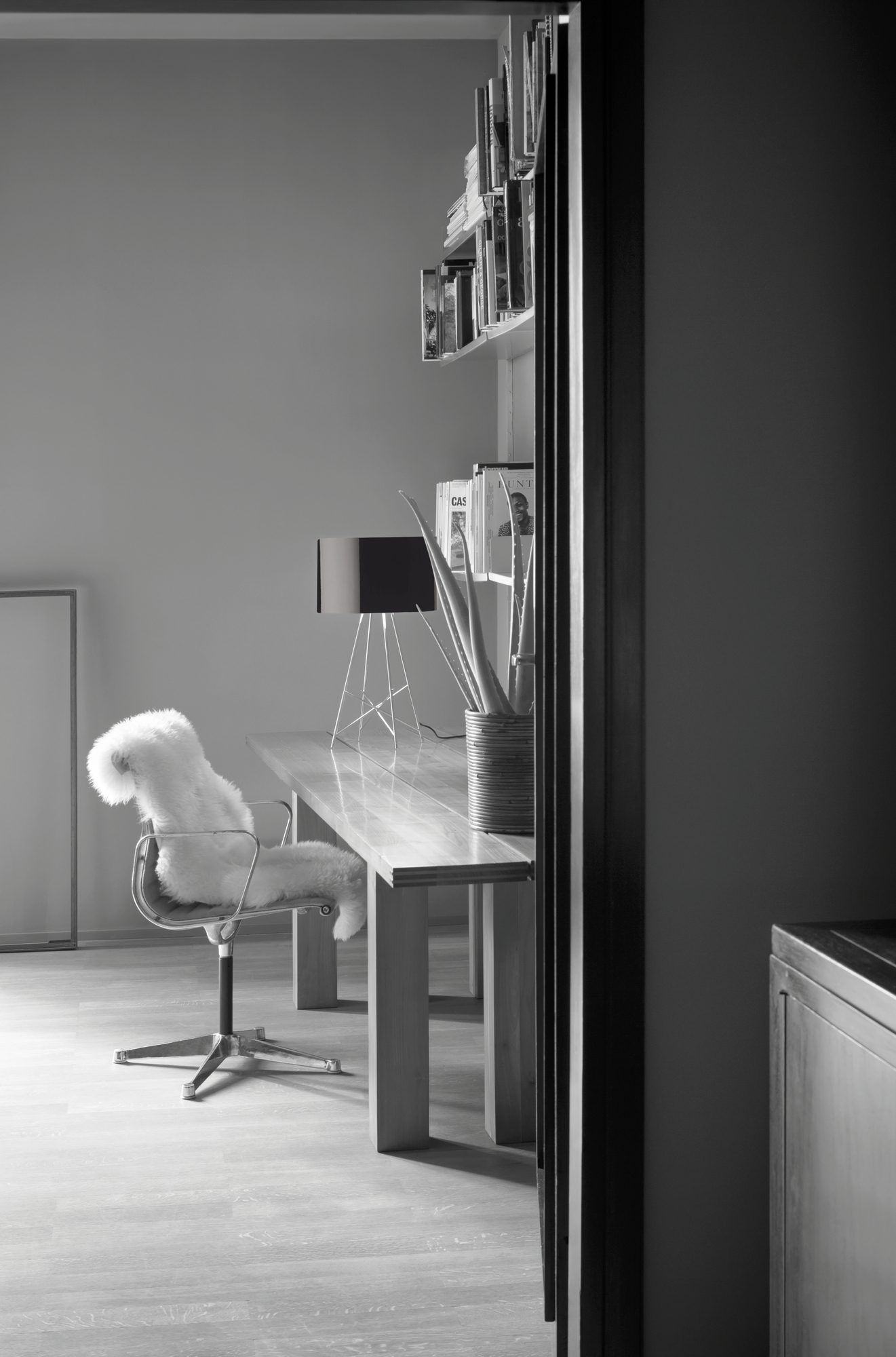 Ray T LED Table Lamp Flos