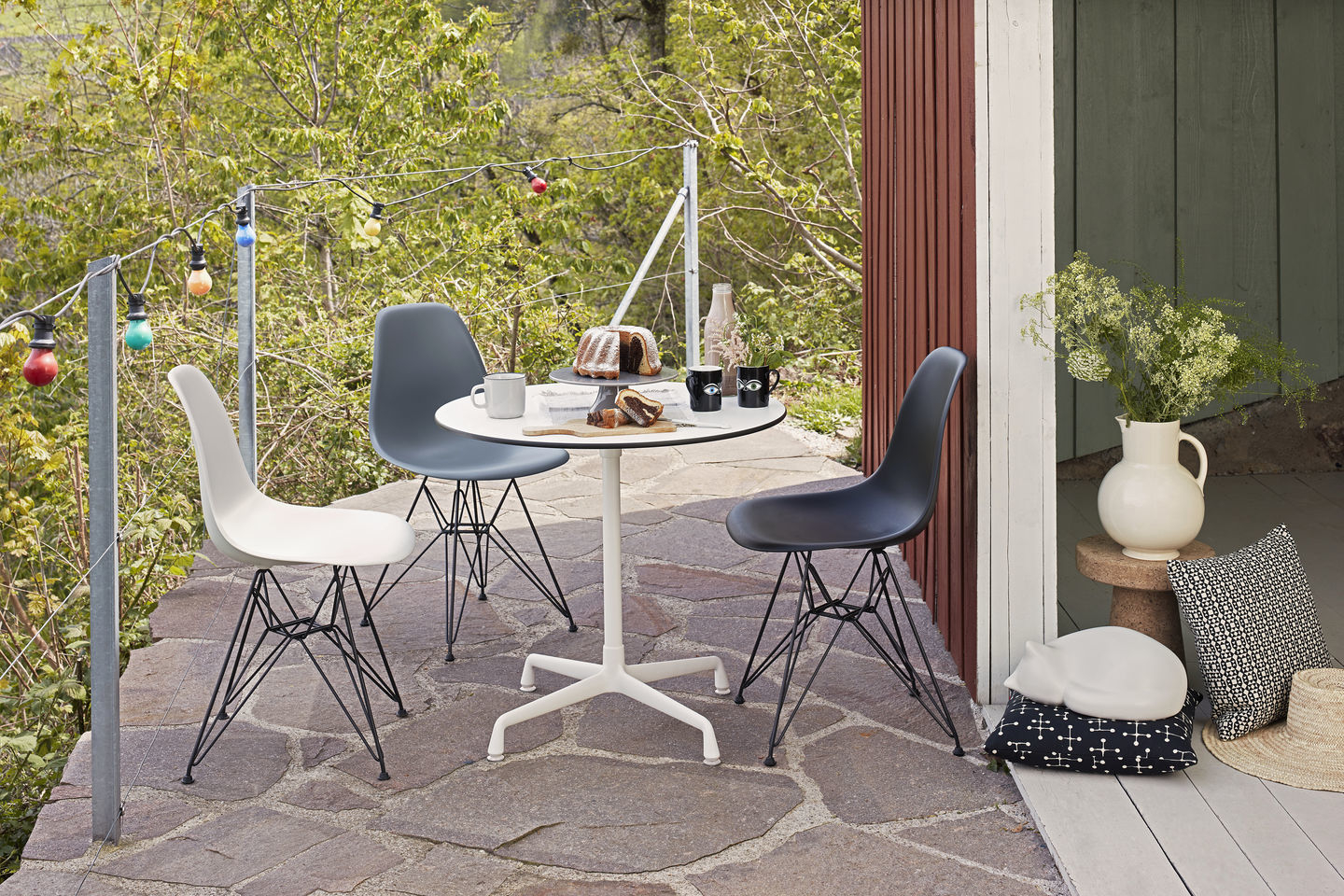 Eames Plastic Side Chair DSR Chair Vitra Black-Pale Pink