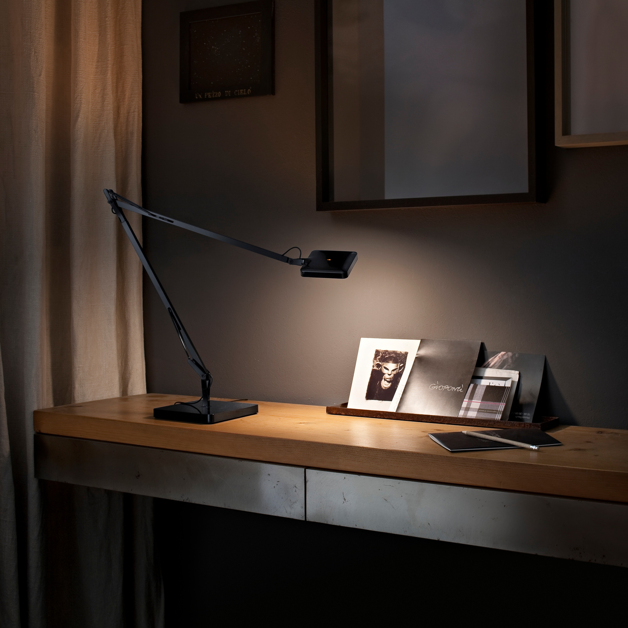 Kelvin LED Base Table lamp Flos black