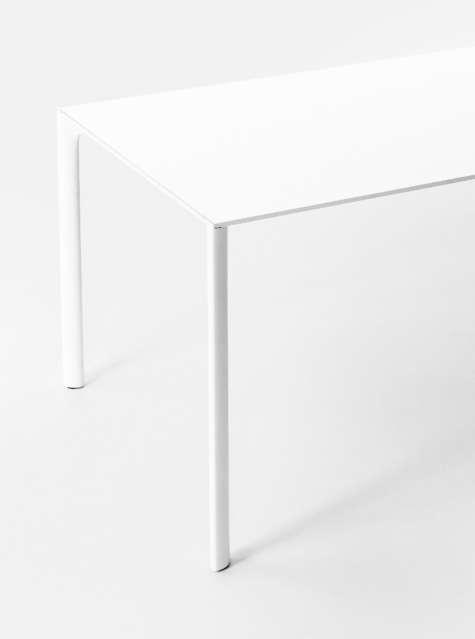 Maki table Outdoor dining table Kristalia