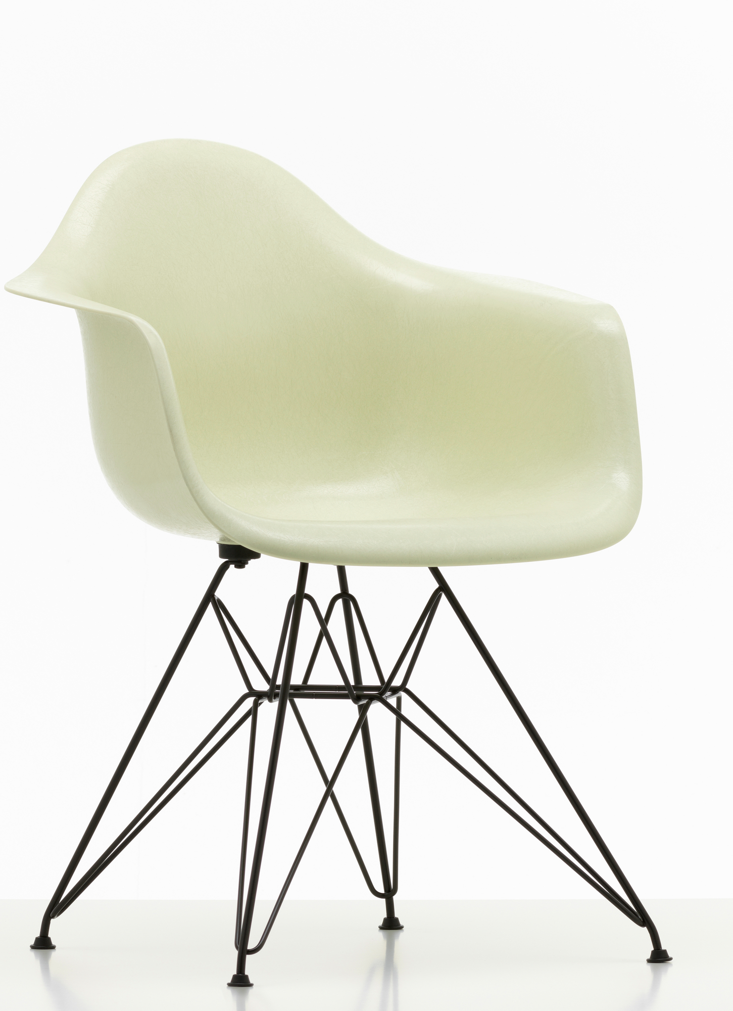 Eames Fibreglass Arm Chair DAR Chair Vitra